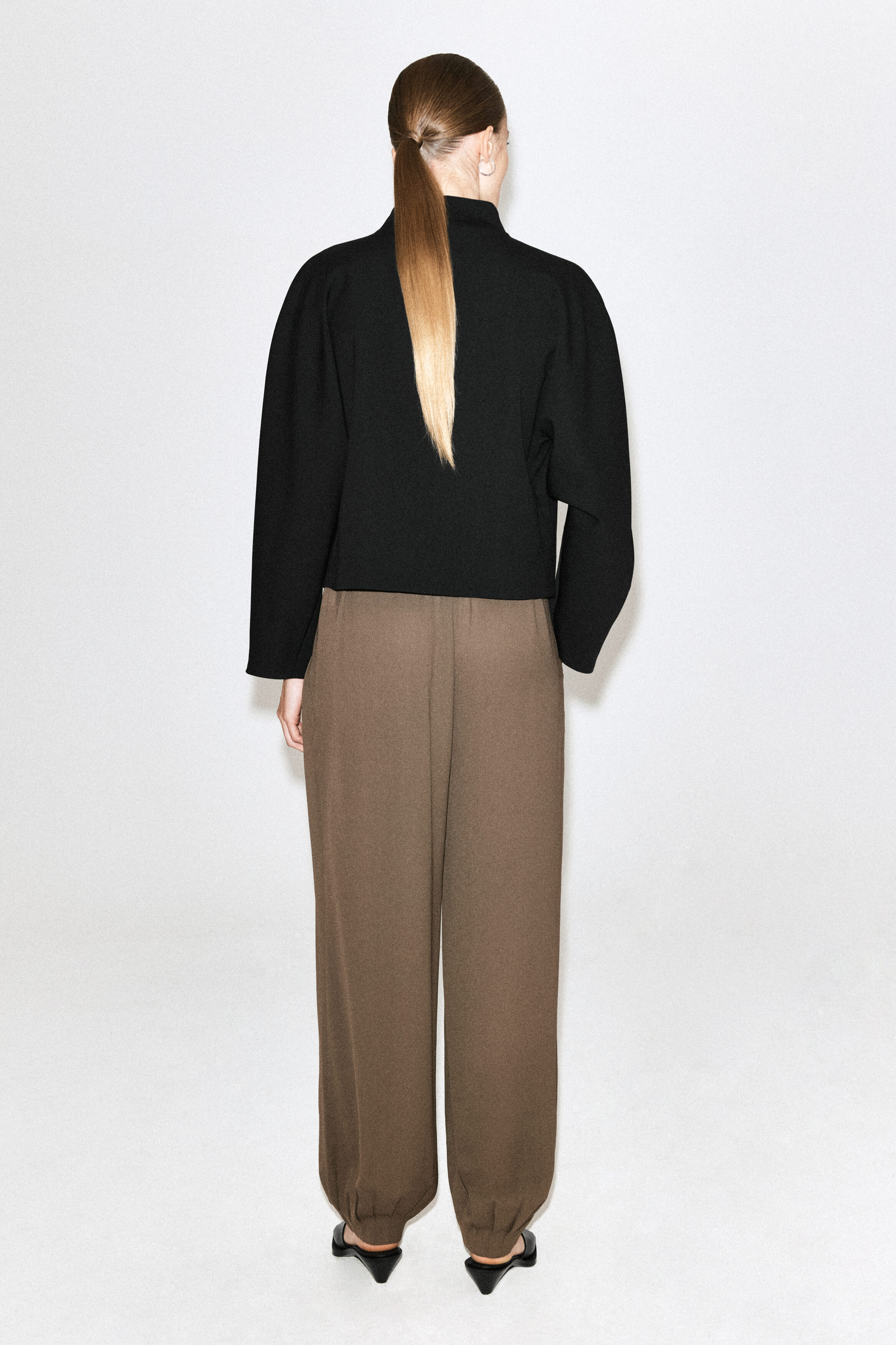 PLEATED CREPE BALLOON PANTS - thumbnail 10