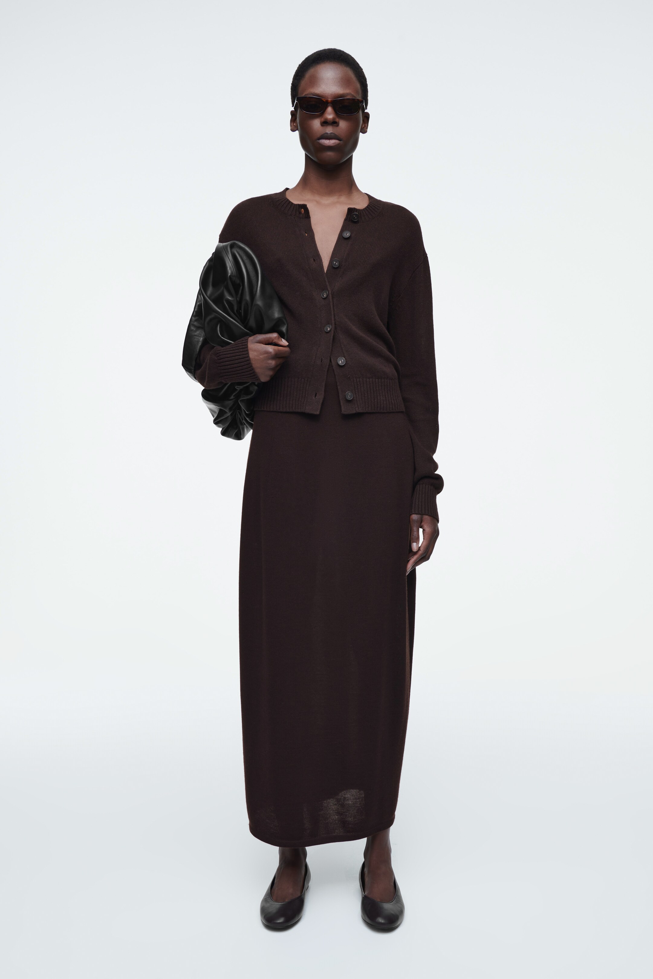 Grotere afbeelding bekijken: GEBREIDE LINNEN CARDIGAN - DONKERBRUIN - DAMES | H&M NL 2
