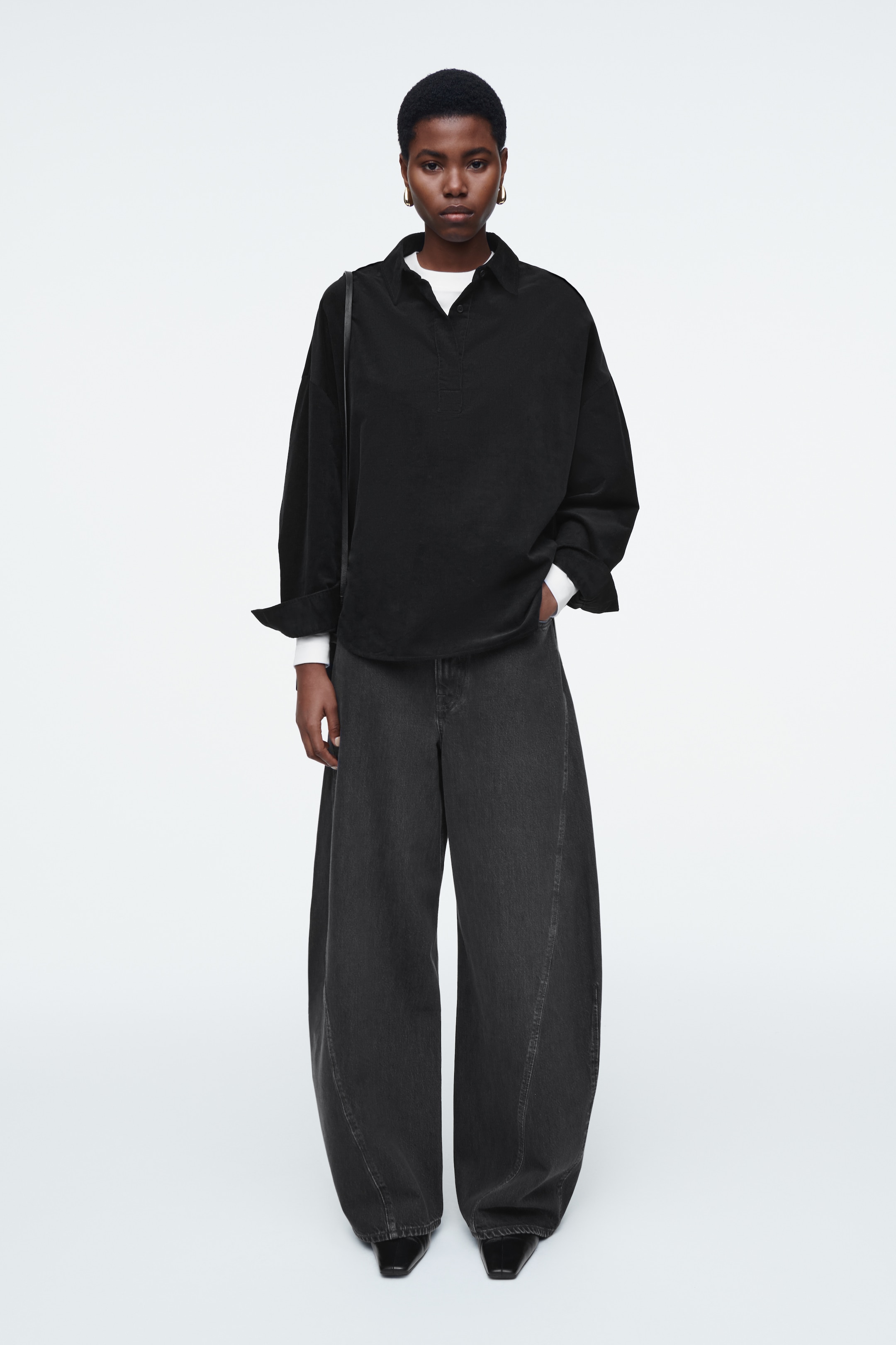 Ingrandisci l'immagine: RELAXED CORDUROY HALF-PLACKET SHIRT - BLACK - DONNA | H&M CH 5