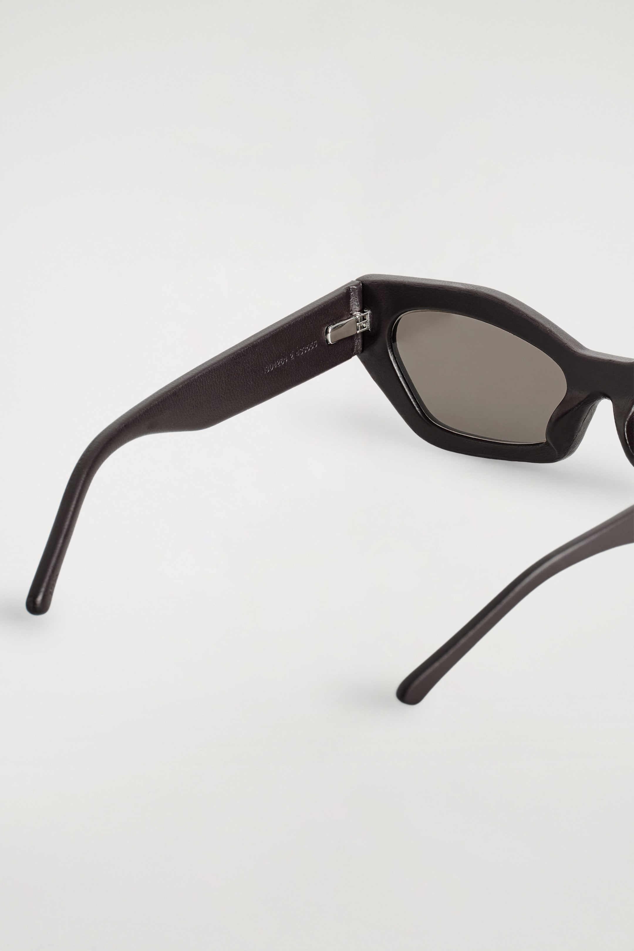 StillMedia/DescriptiveDetail