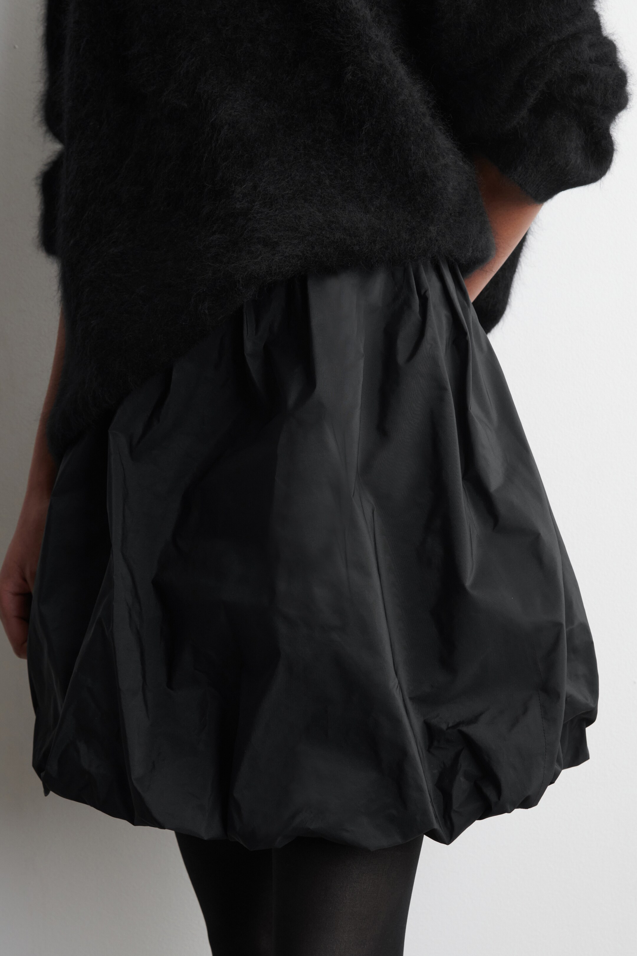 Ver imagen más grande: FALDA CORTA ESTILO GLOBO - NEGRO - MUJER | H&M ES 4