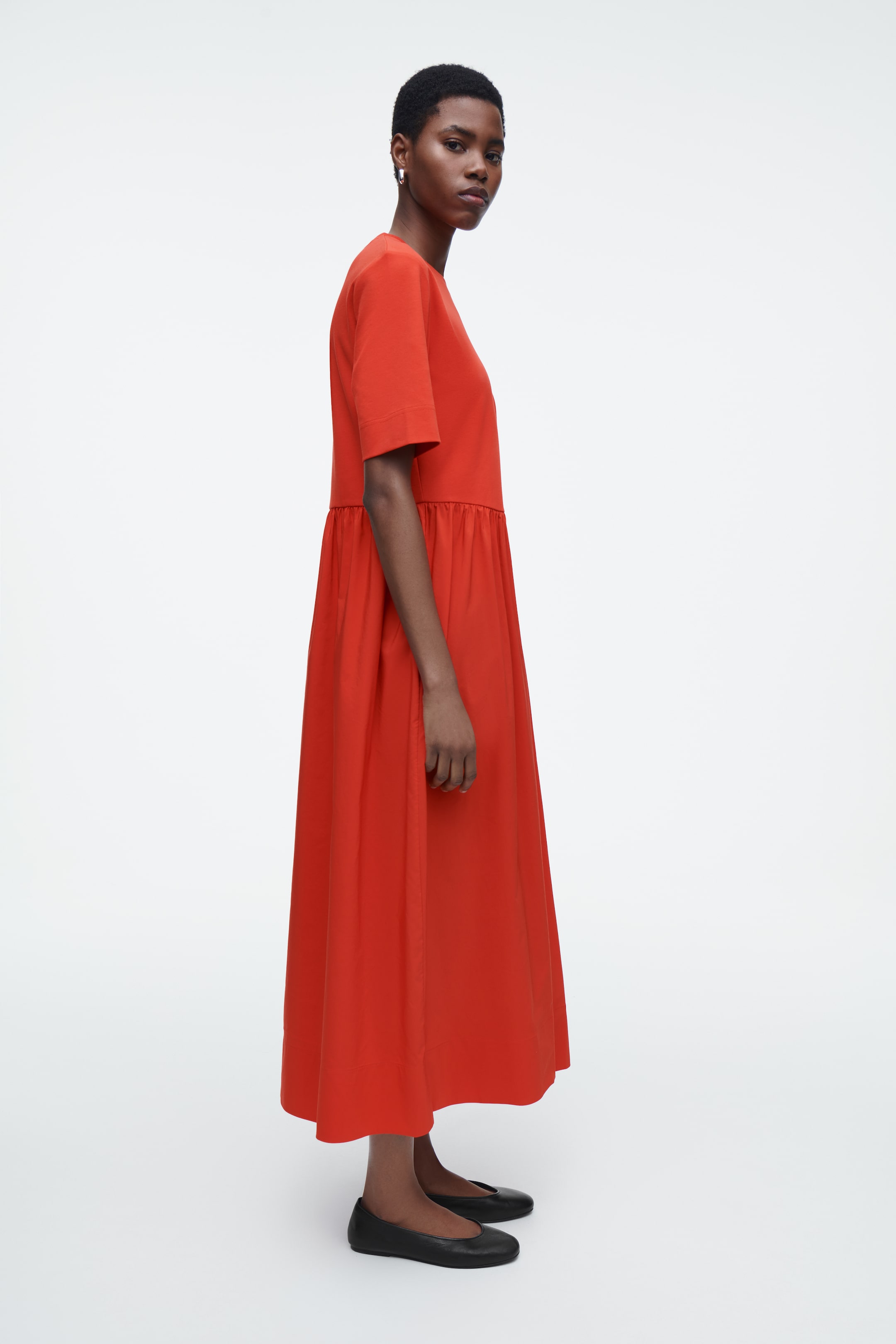 View larger image: CONTRAST-PANEL MIDI DRESS - RED - Ladies | H&M GB 2