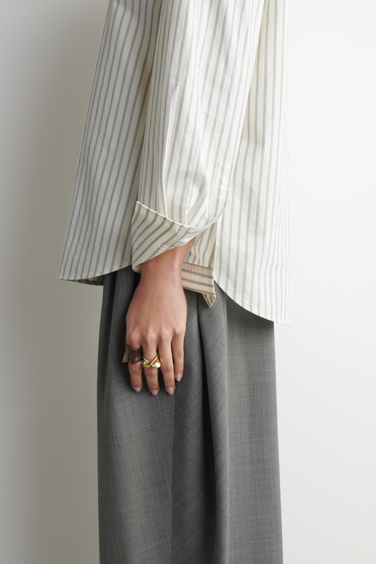 CURVED WOODEN RING — WALNUT