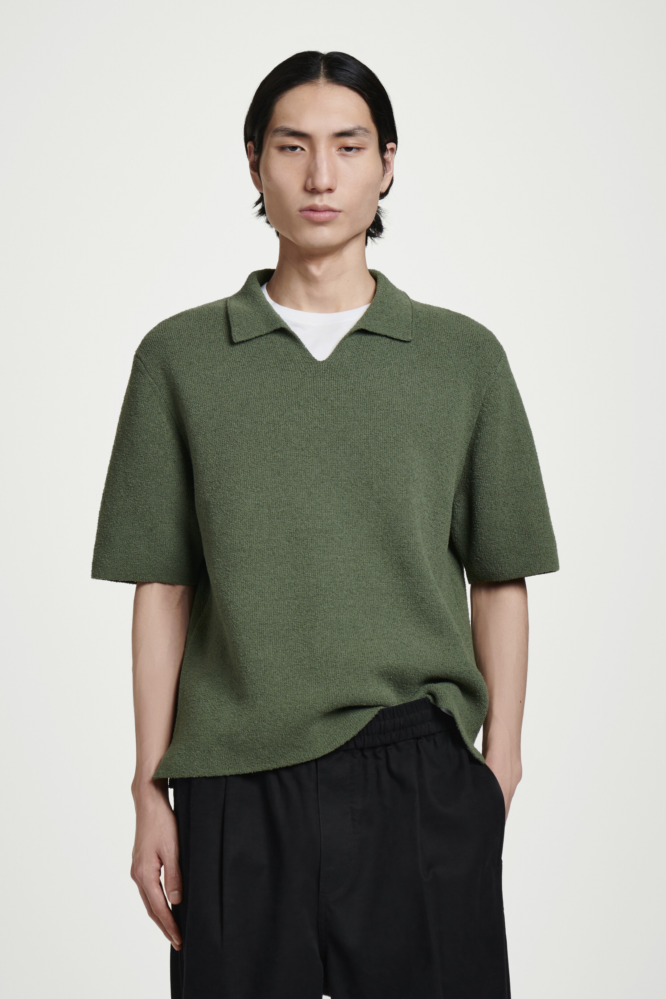 Grösseres Bild ansehen: POLOSHIRT AUS BOUCLÉ-STRICK MIT OFFENEM KRAGEN - GRÜN - HERREN | H&M CH 1