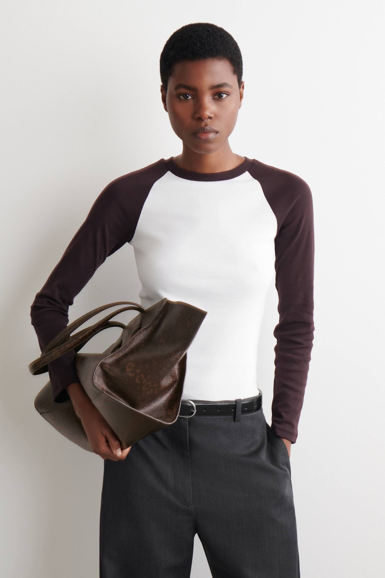 T-shirt met contrasterende mouwen - Wit / bruin/wit / blauw - 1