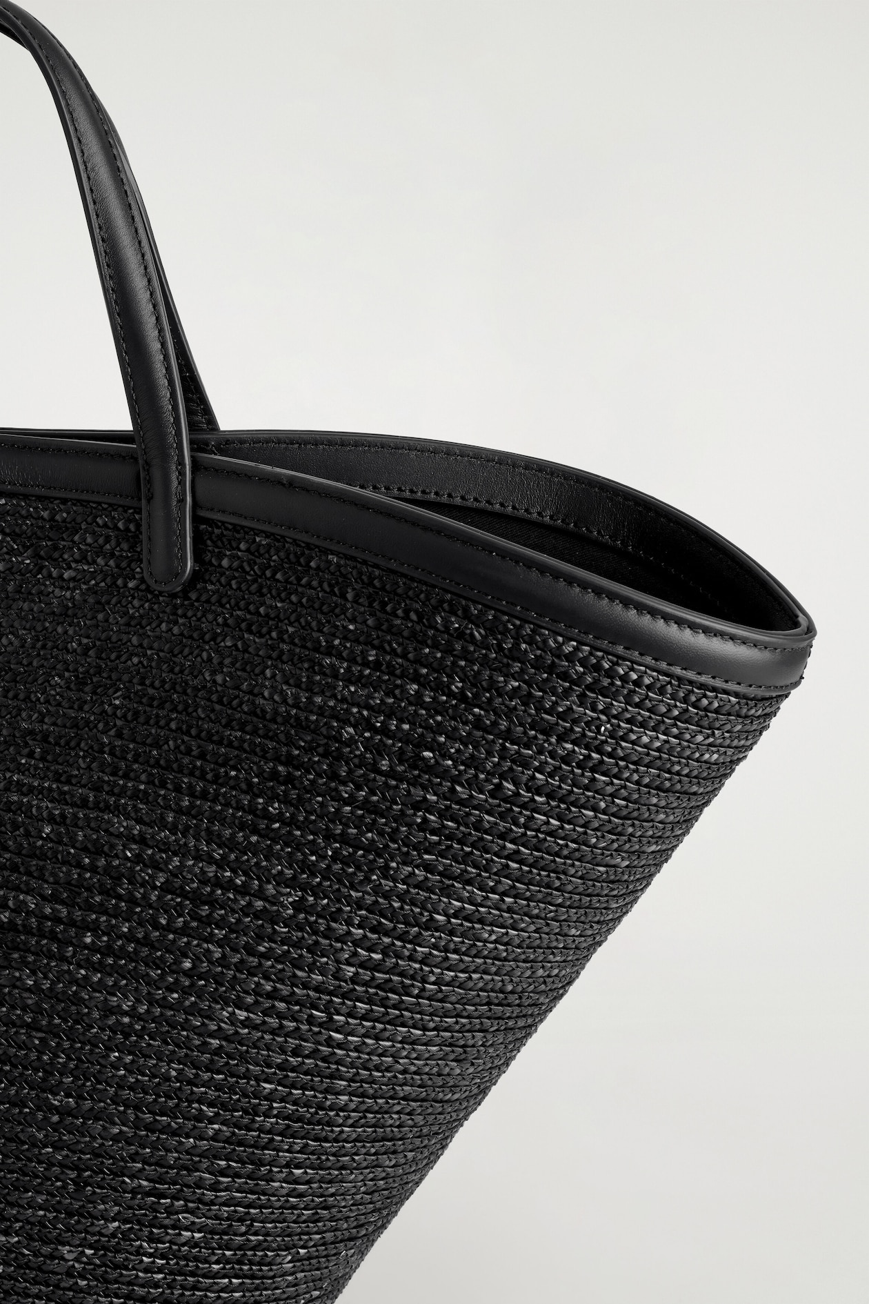 SALTWATER TOTE BAG - STRAW — BLACK