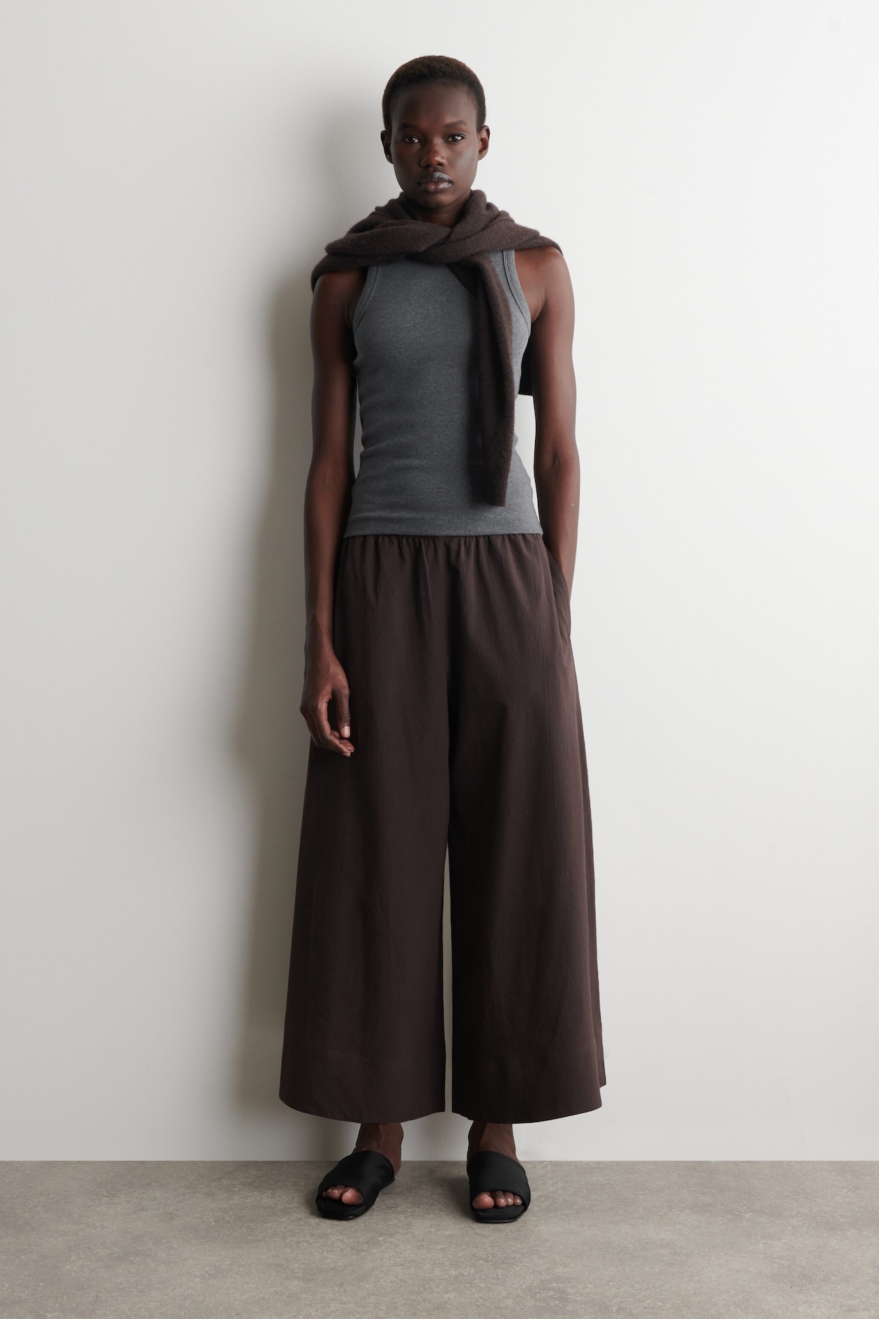 SEERSUCKER CULOTTES — BROWN