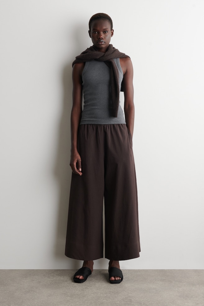SEERSUCKER CULOTTES — BROWN