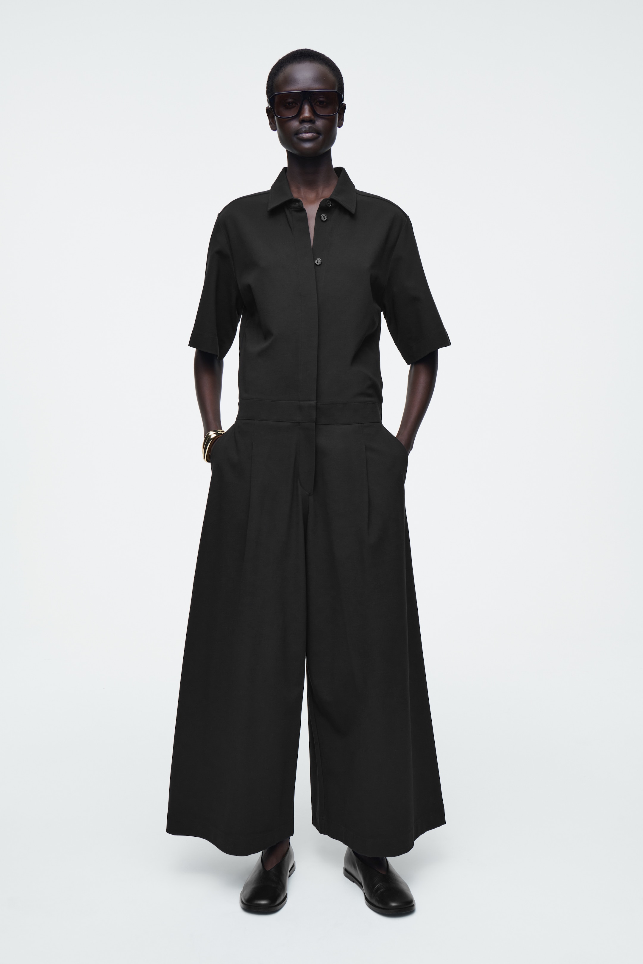 Grösseres Bild ansehen: KURZÄRMLIGER JUMPSUIT - SCHWARZ - DAMEN | H&M CH 1