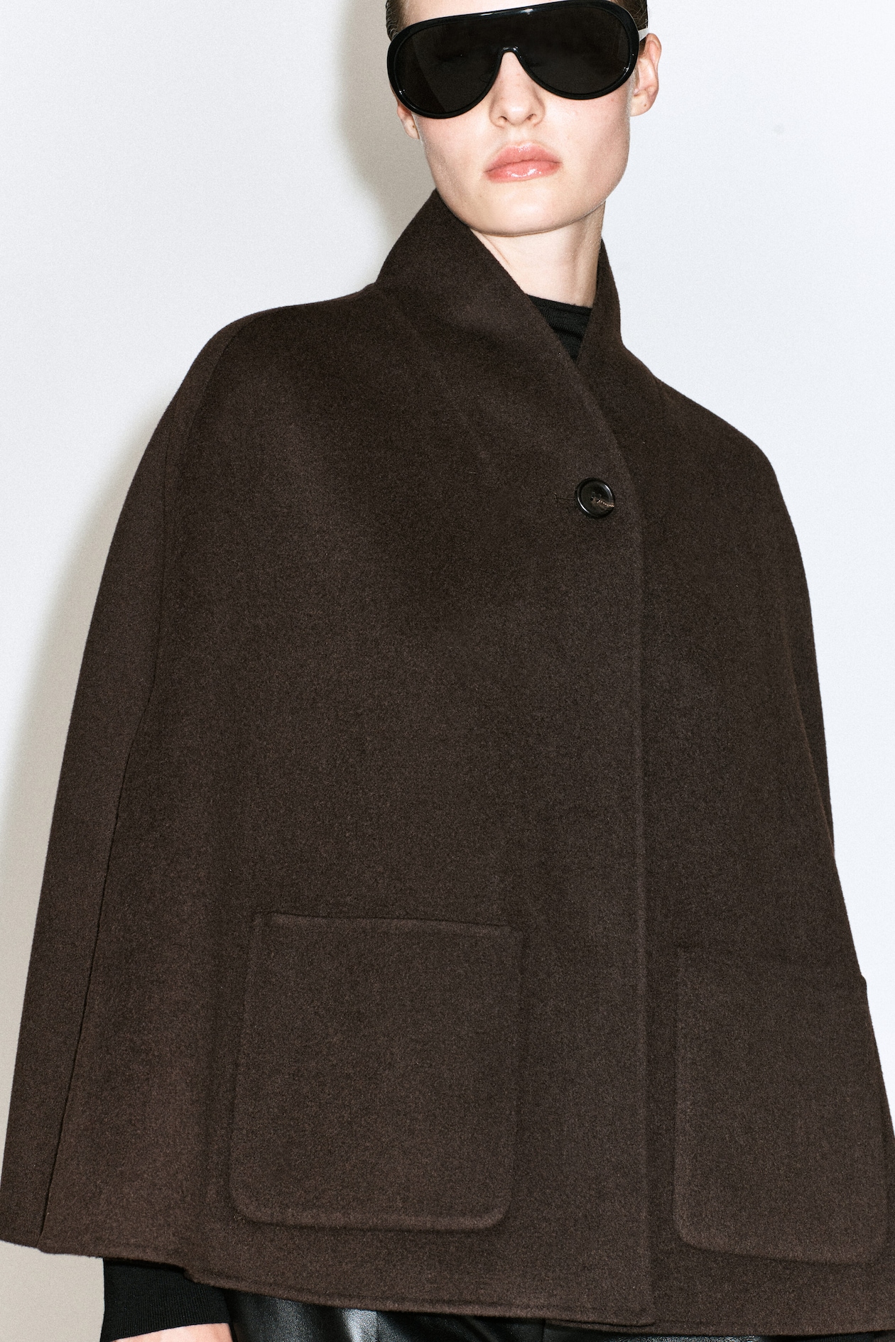 SHAWL-COLLAR DOUBLE-FACED WOOL CAPE — BROWN