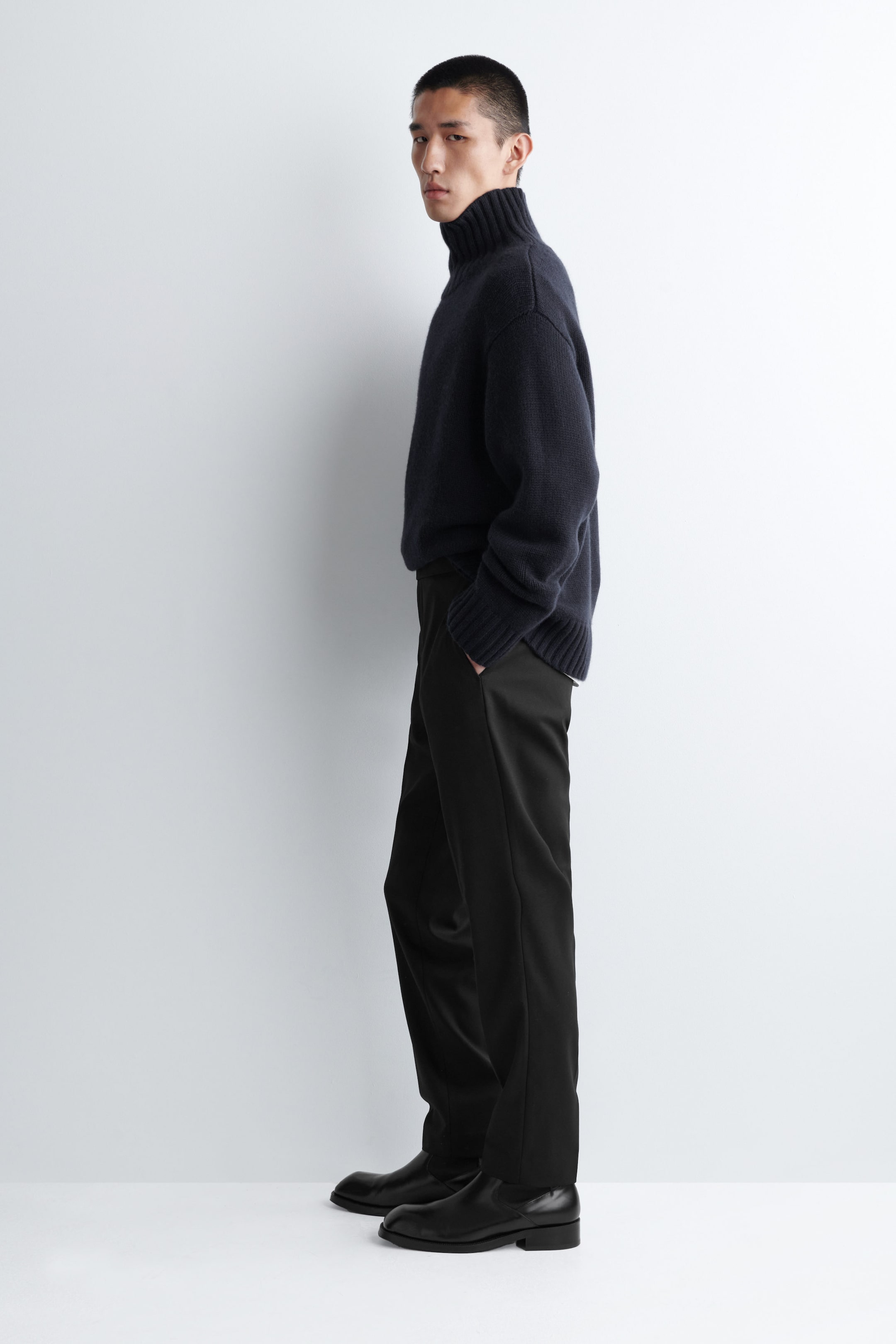 WOOL SLIM PANTS