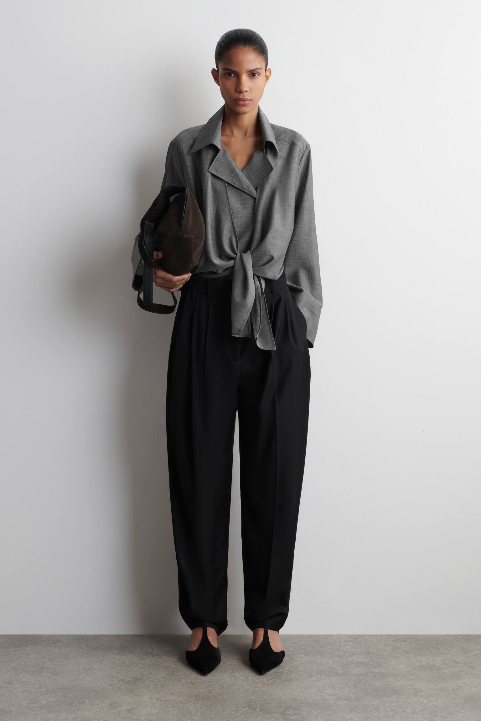 ΠΟΥΚΑΜΙΣΟ ΑΠΟ ΜΑΛΛΙ ΚΑΙ ΡΑΜΙΕ ΜΕ ΔΕΣΙΜΟ ΜΠΡΟΣΤΑ - ΓΚΡΙ ΜΕΛΑΝΖΕ - 6