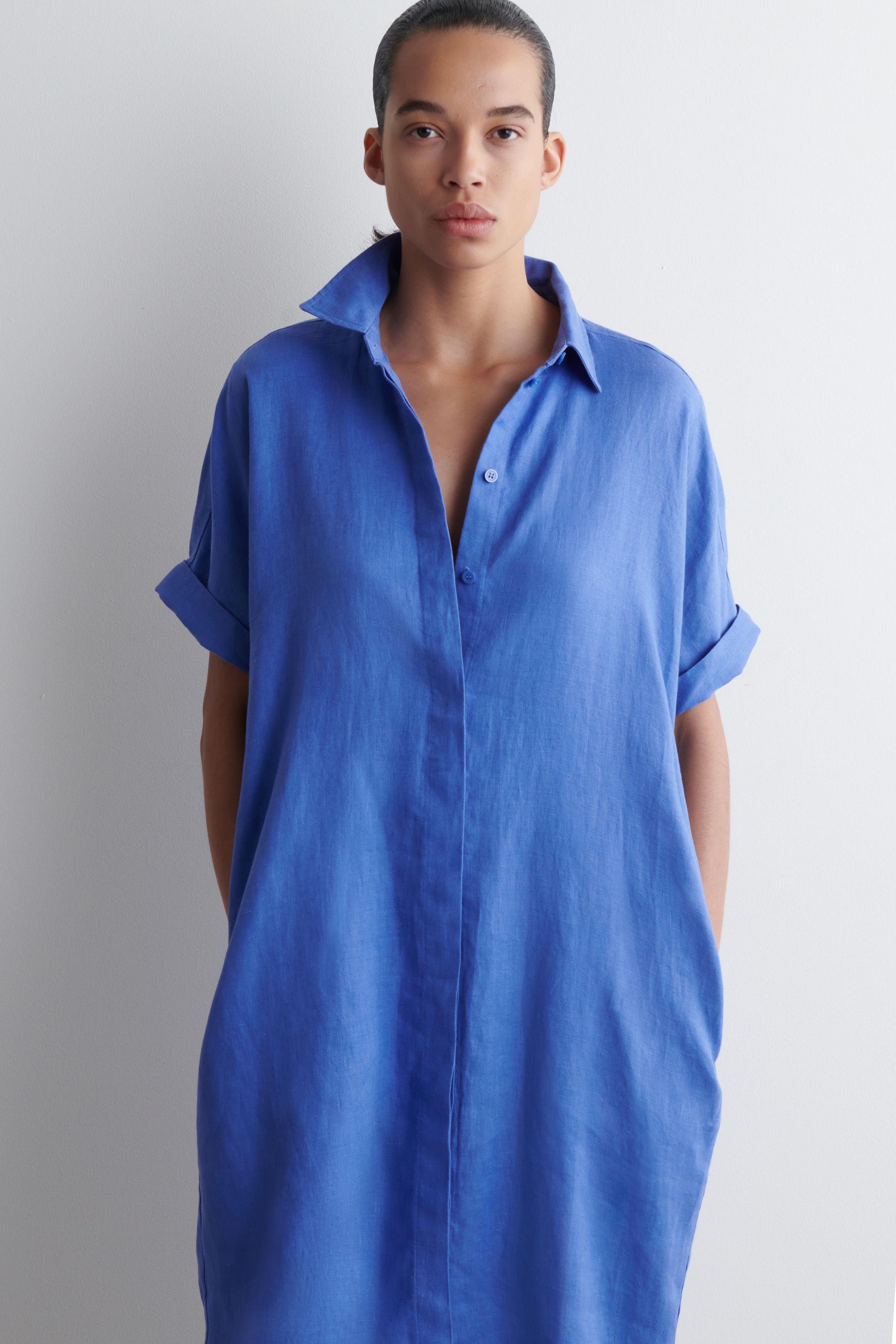 Größeres Bild anzeigen: HEMDKLEID AUS LEINEN IN MIDILÄNGE - Blau - Ladies | H&M AT 2