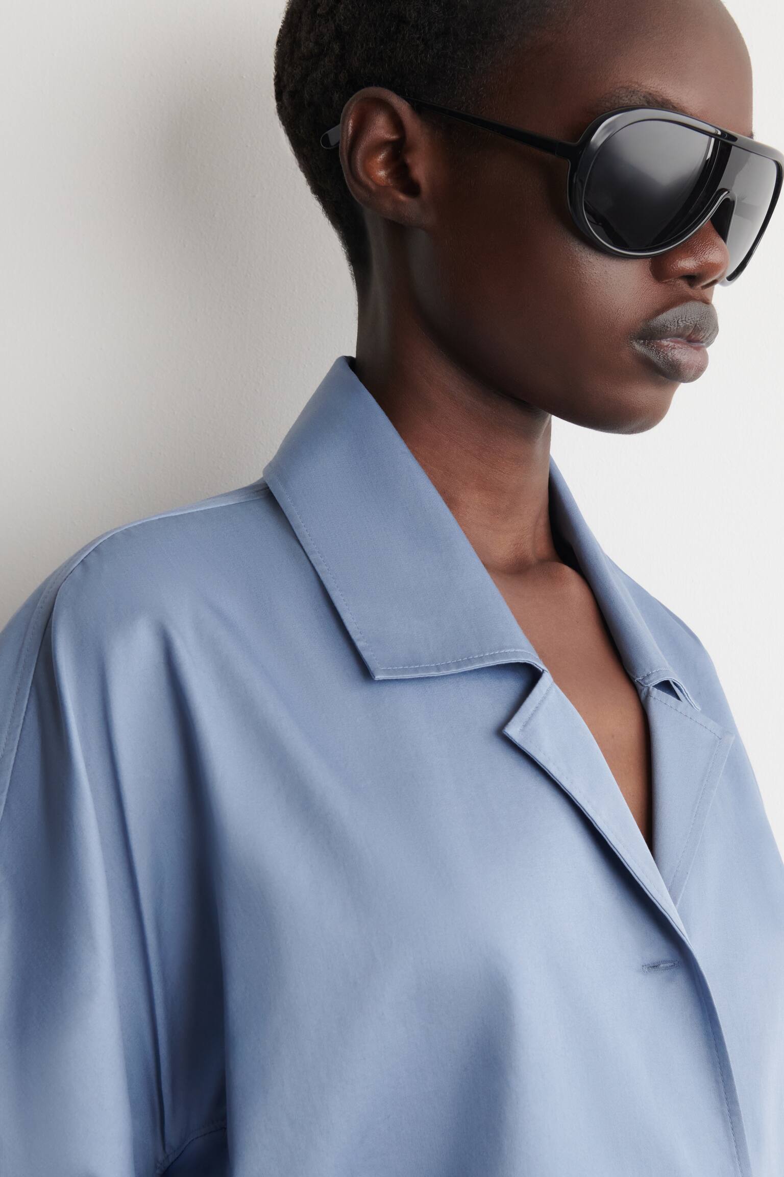 SCULPTURAL COTTON SHIRT - Blau - 7