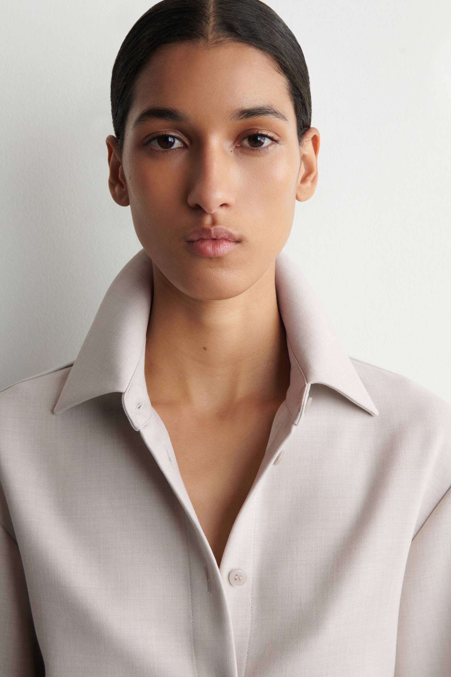 SCHMALES, SKULPTURALES HEMD - Hellgrau - 4