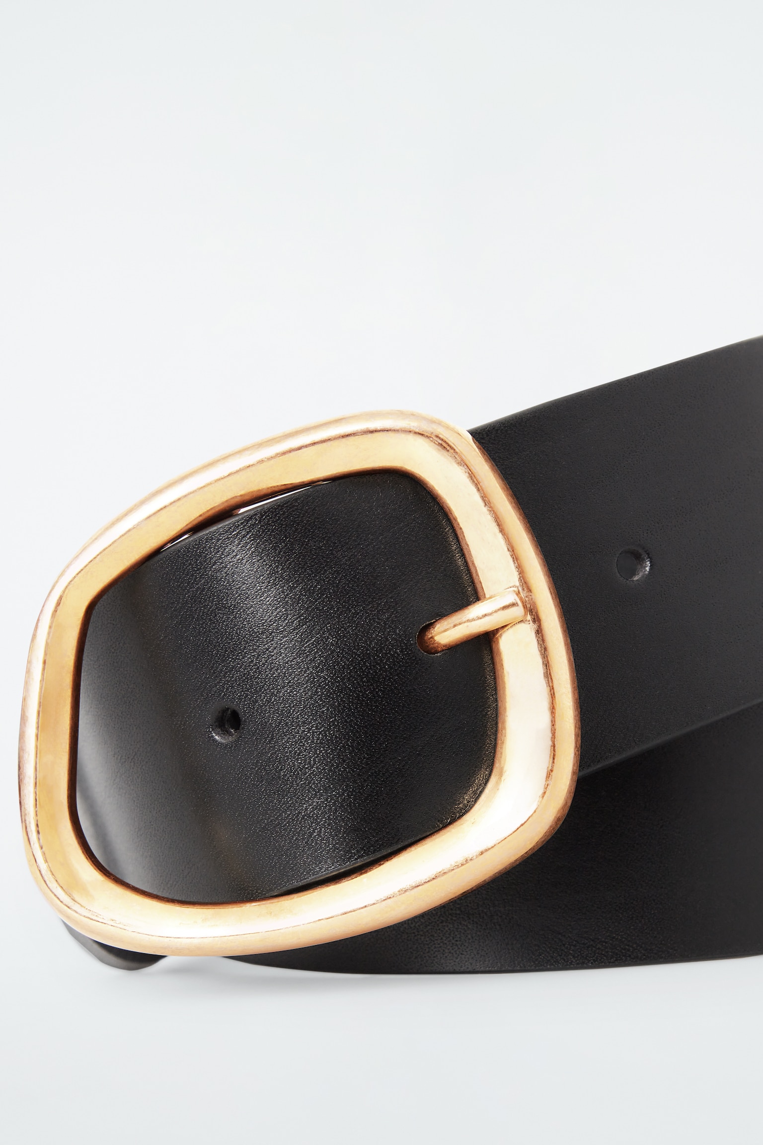 ASYMMETRIC-BUCKLE LEATHER BELT - BLACK - 3