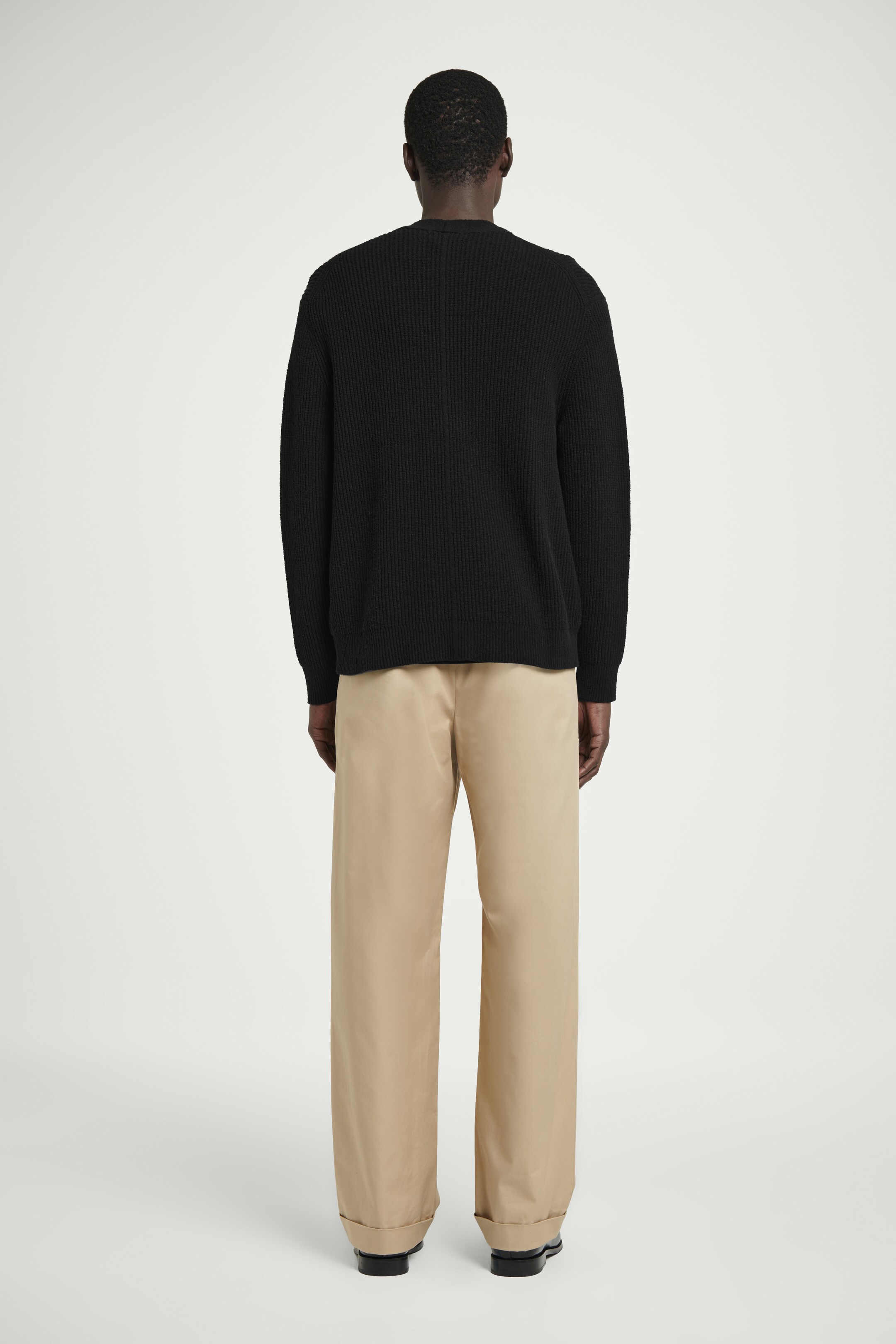 Grotere afbeelding bekijken: BOUCLÉ-GEBREIDE V-HALS RITS VEST - ZWART - HEREN | H&M BE 4