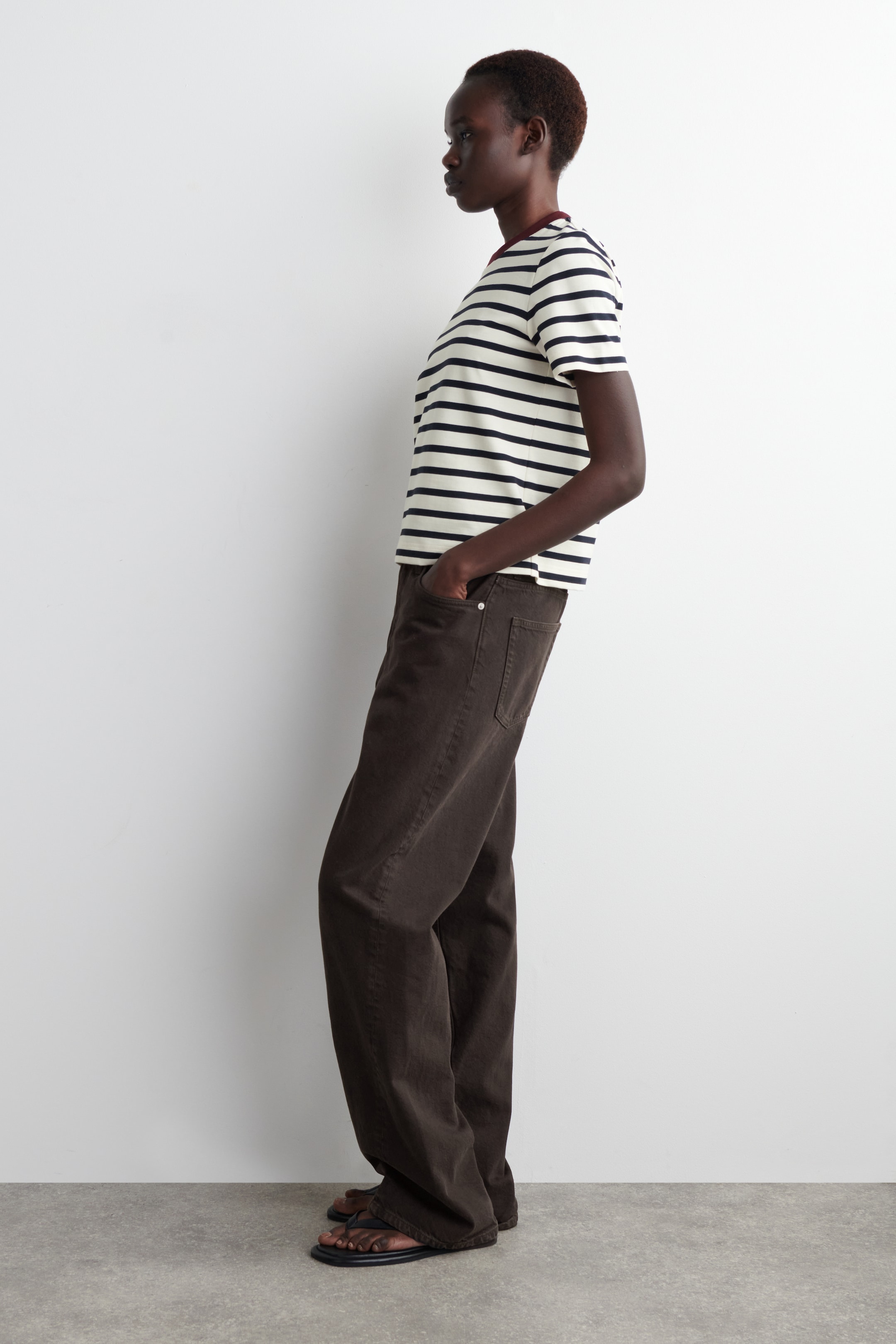 Ingrandisci l'immagine: CLEAN CUT REGULAR T-SHIRT - WHITE / BLACK / STRIPED - DONNA | H&M CH 4