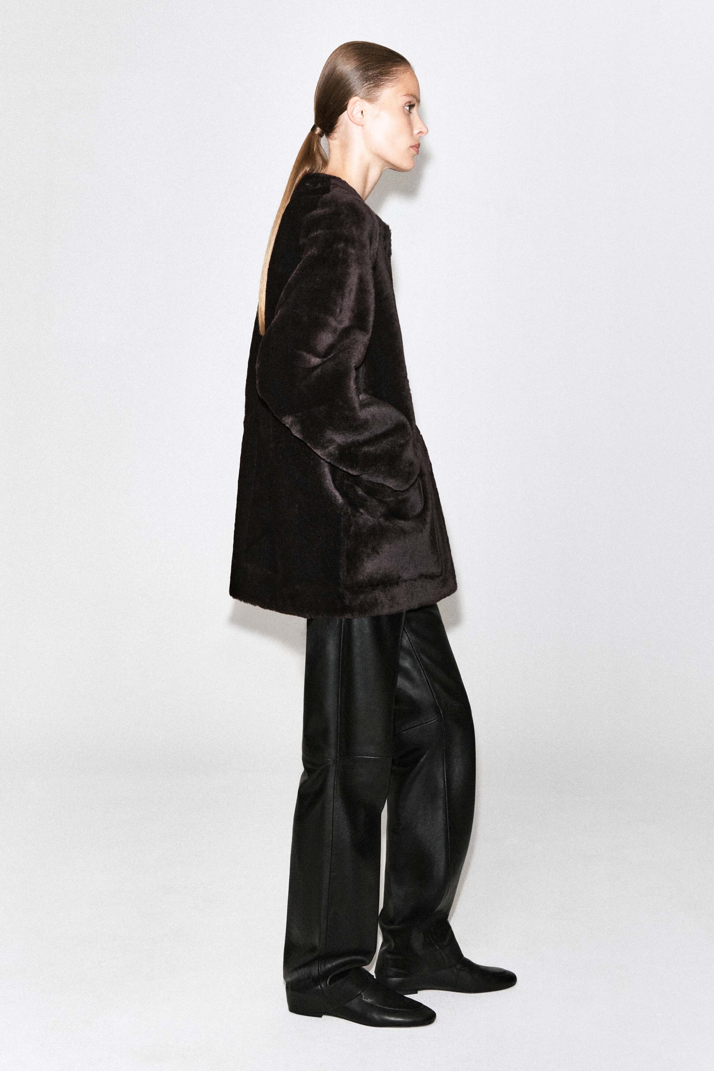 COLLARLESS SHEARLING JACKET - MAHOGANY | COS DK