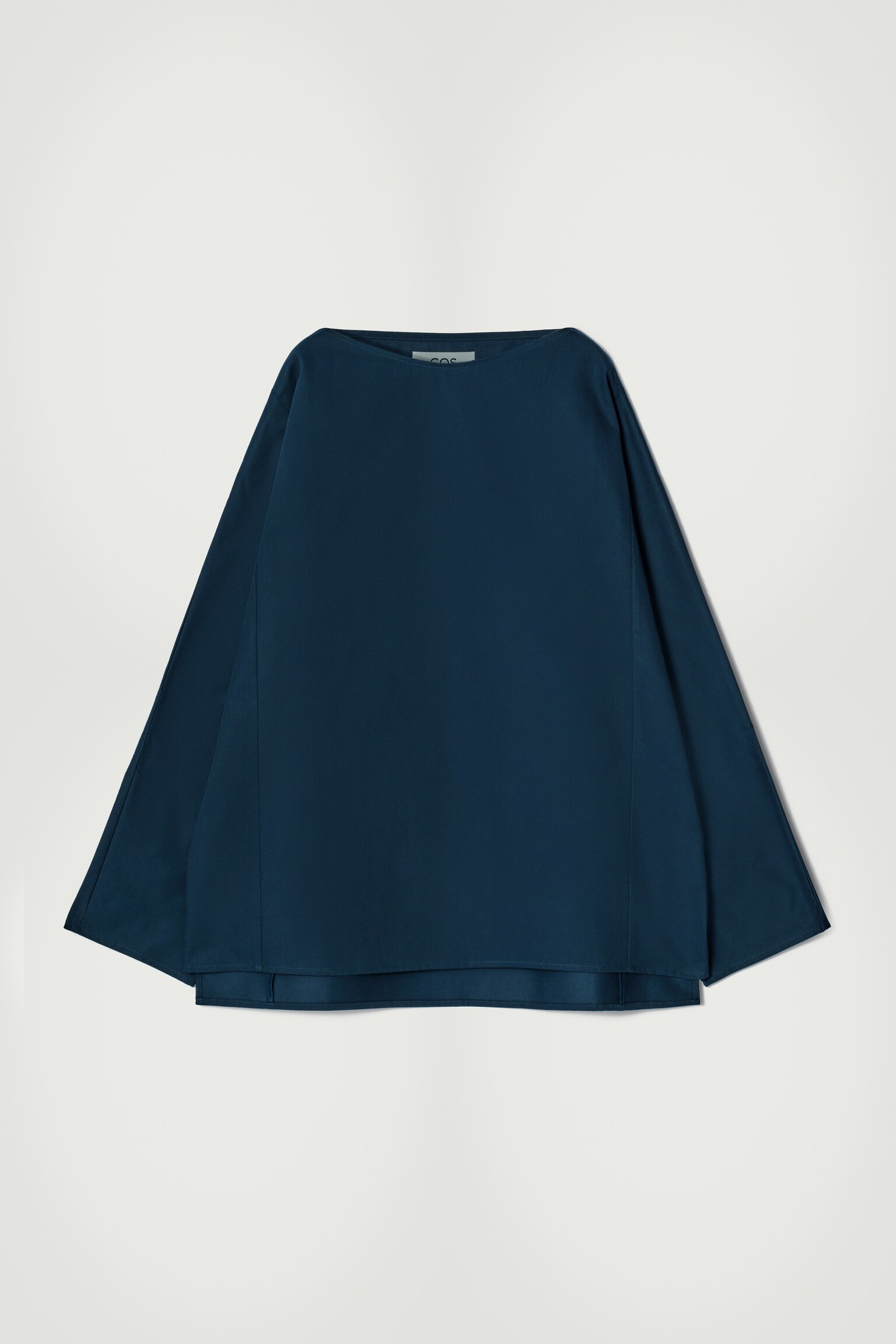 TOP DE ALGODÓN OVERSIZE CON CUELLO BARCO - AZUL MARINO - 2