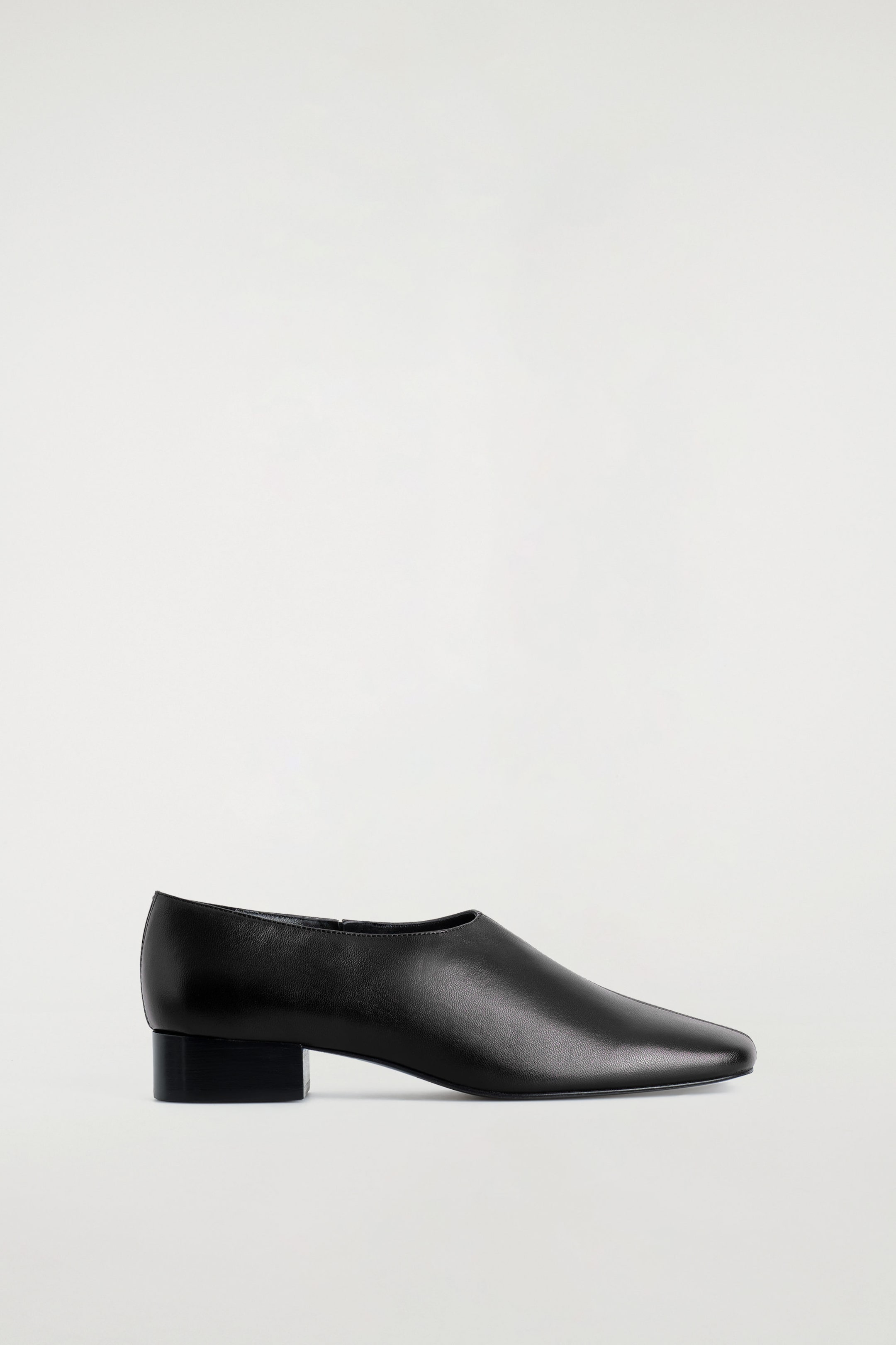 SQUARE-TOE LEATHER HEELED SHOES