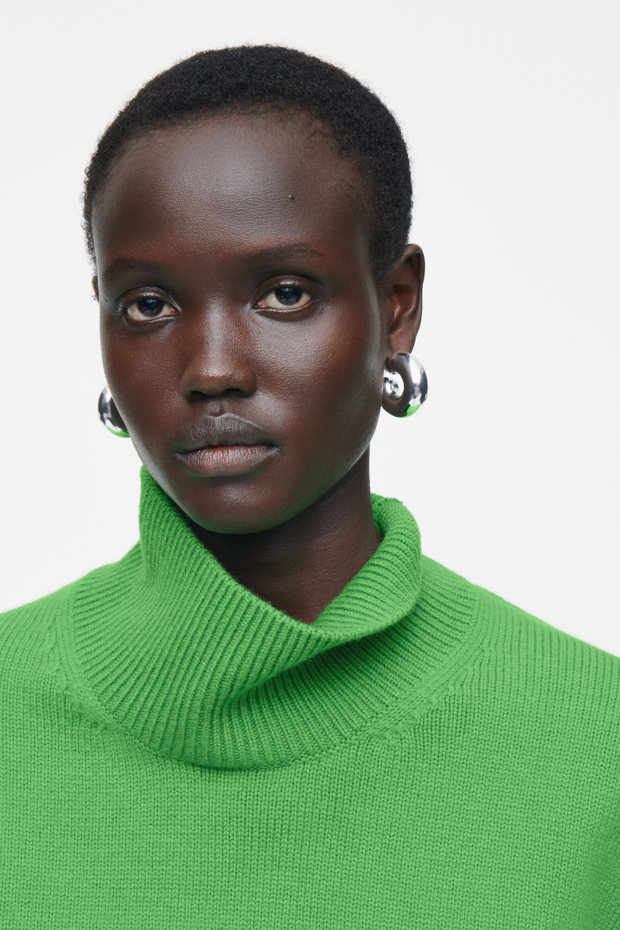Größeres Bild ansehen: TAILLIERTER WOLLPULLOVER MIT STEHKRAGEN - GRÜN - Ladies | H&M DE 6