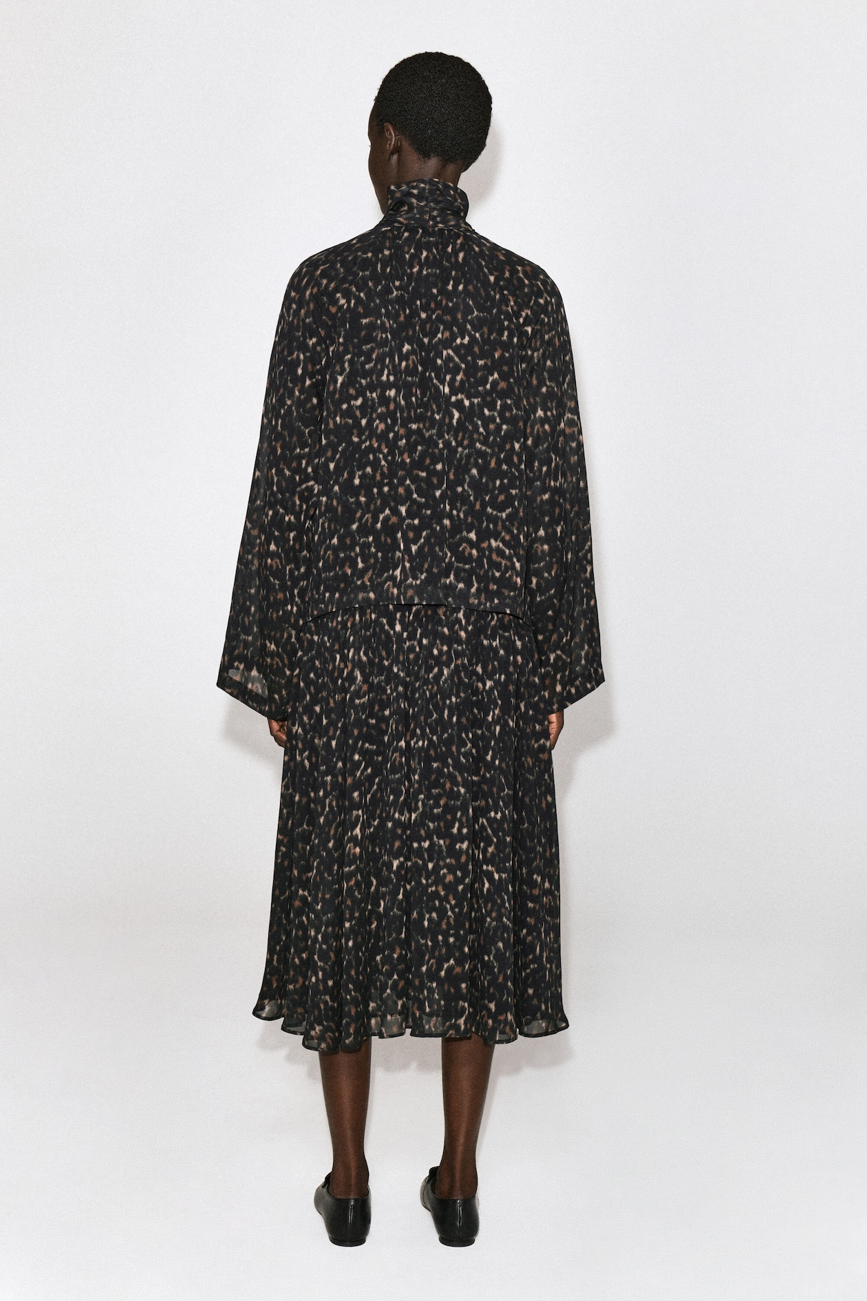 LEOPARD-PRINT FLUID SCARF-DETAIL DRESS — BROWN / LEOPARD PRINT
