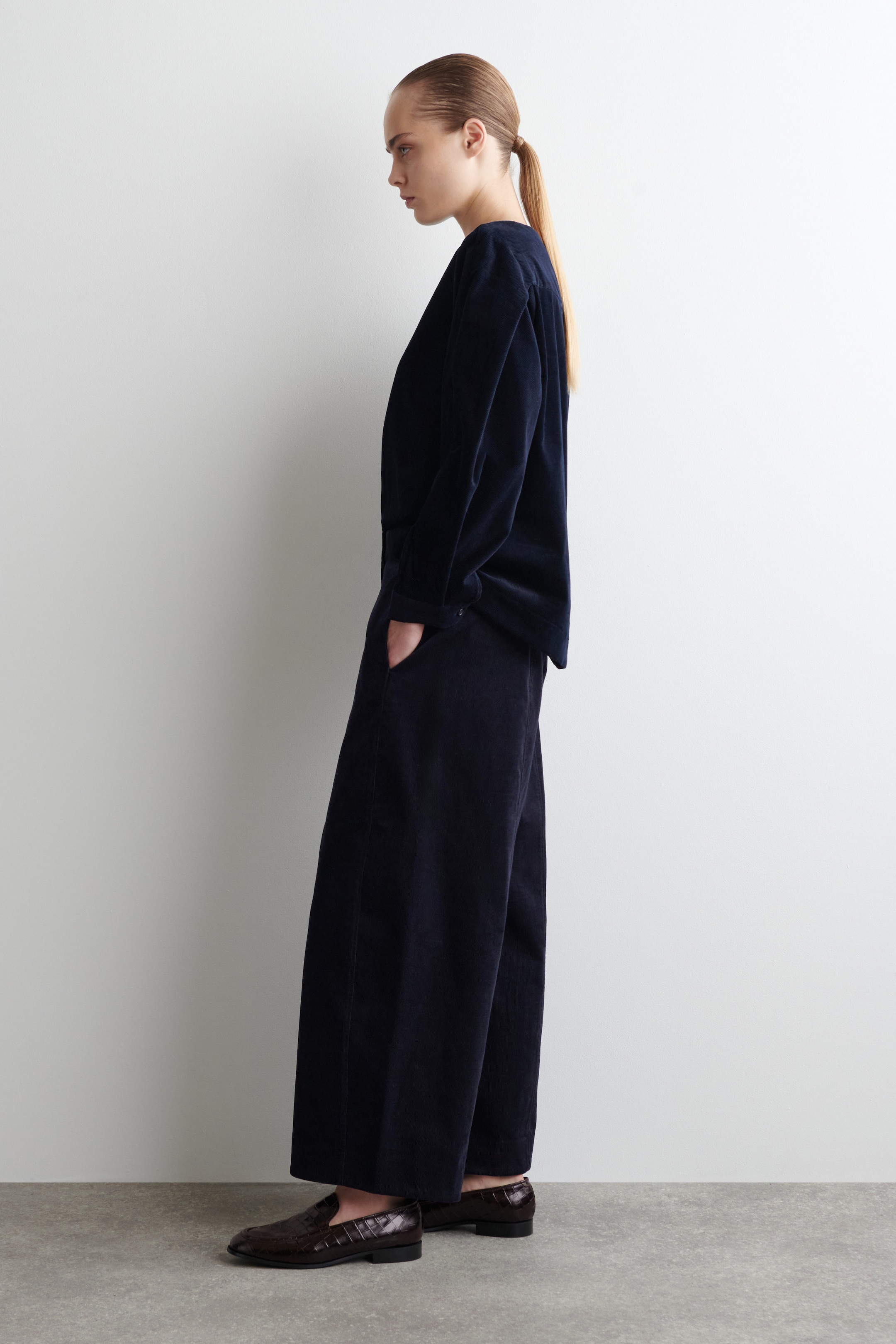 CORDUROY BARREL-LEG TROUSERS