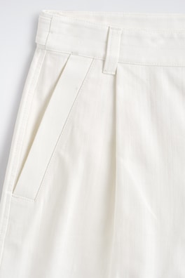 PLEATED DENIM-HERRINGBONE SHORTS — WHITE 5