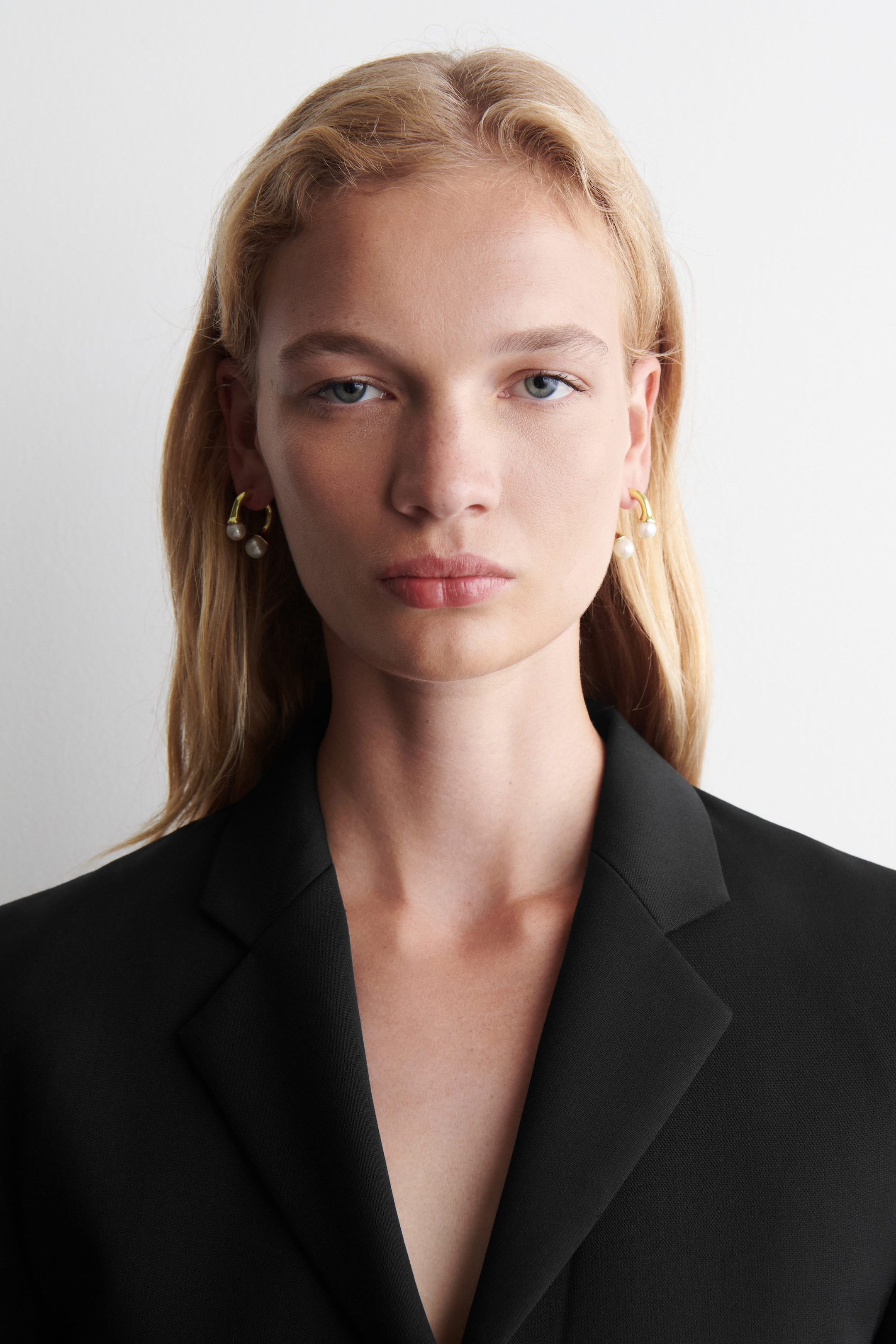 ARCHED FRESHWATER PEARL EARRINGS