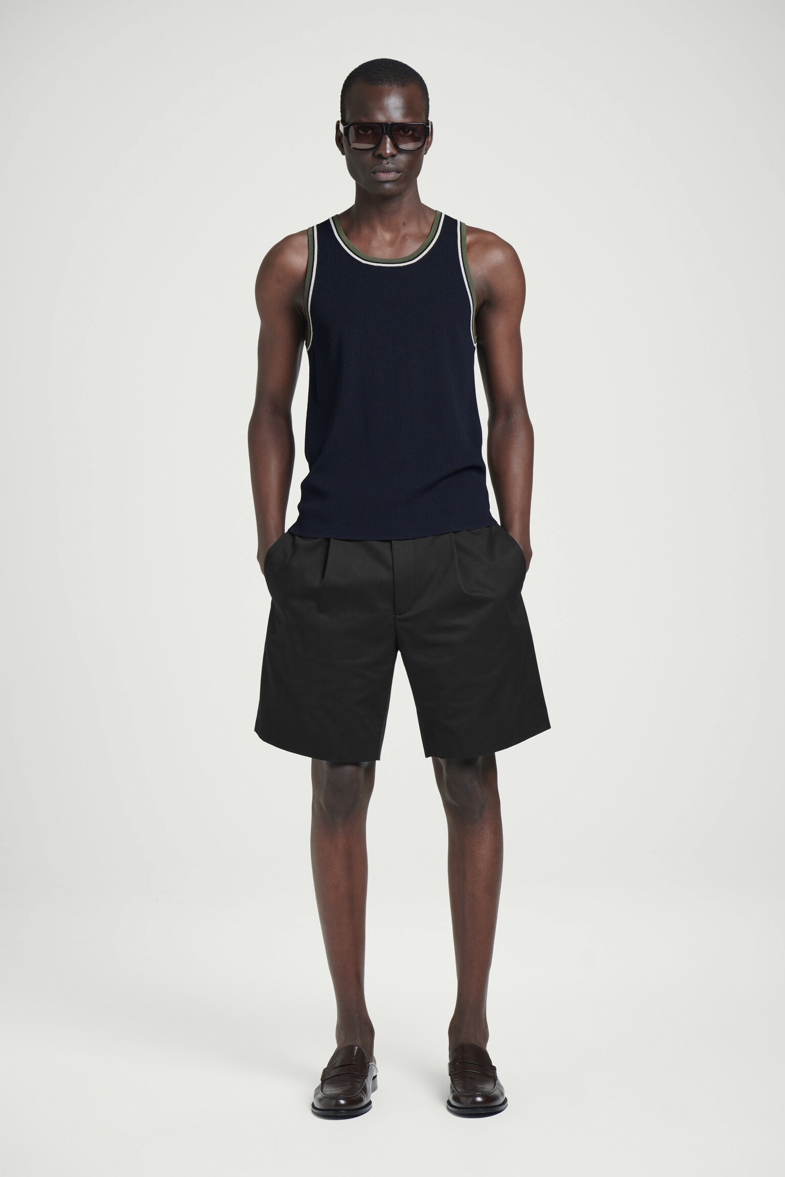 TAILORED COTTON CHINO SHORTS - BLACK/BEIGE