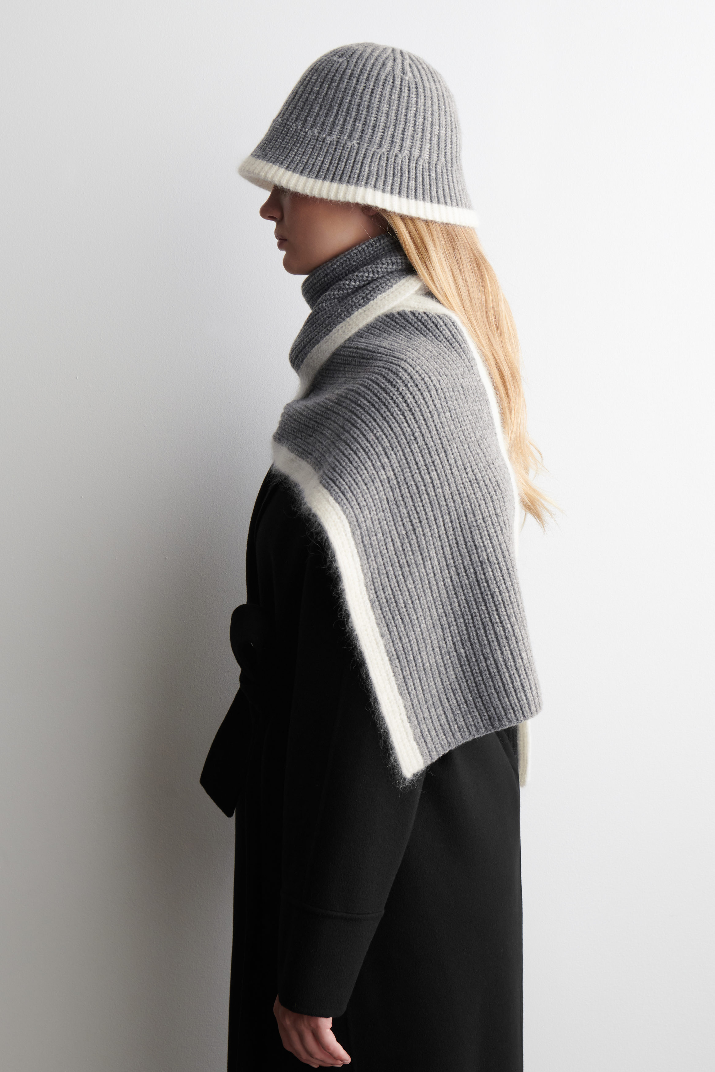 CHUNKY WOOL-MOHAIR SCARF - GRAY / CREAM | COS US