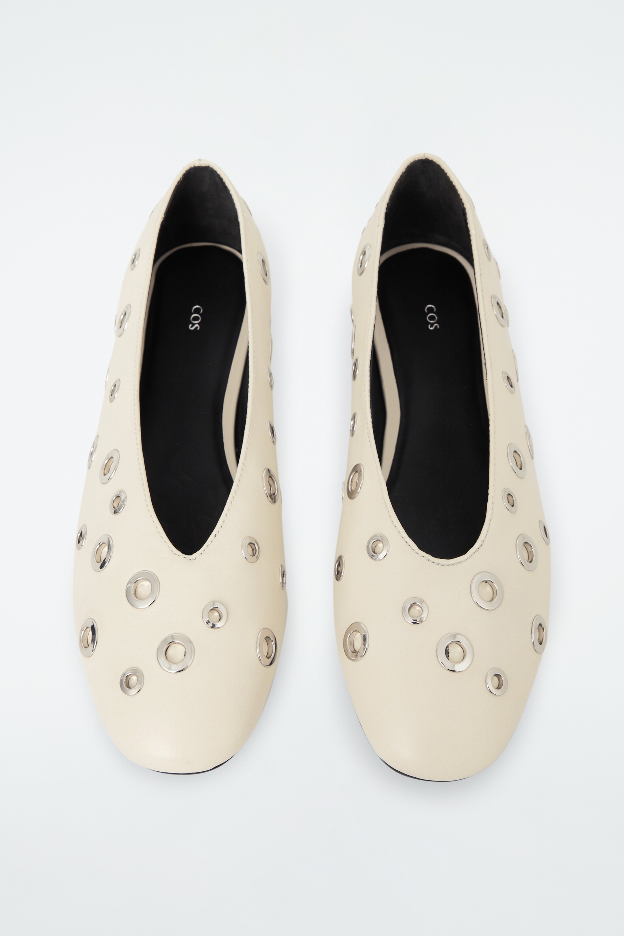 Agrandir l'image: BALLERINES À ŒILLETS EN CUIR - ÉCRU - FEMME | H&M CH 2