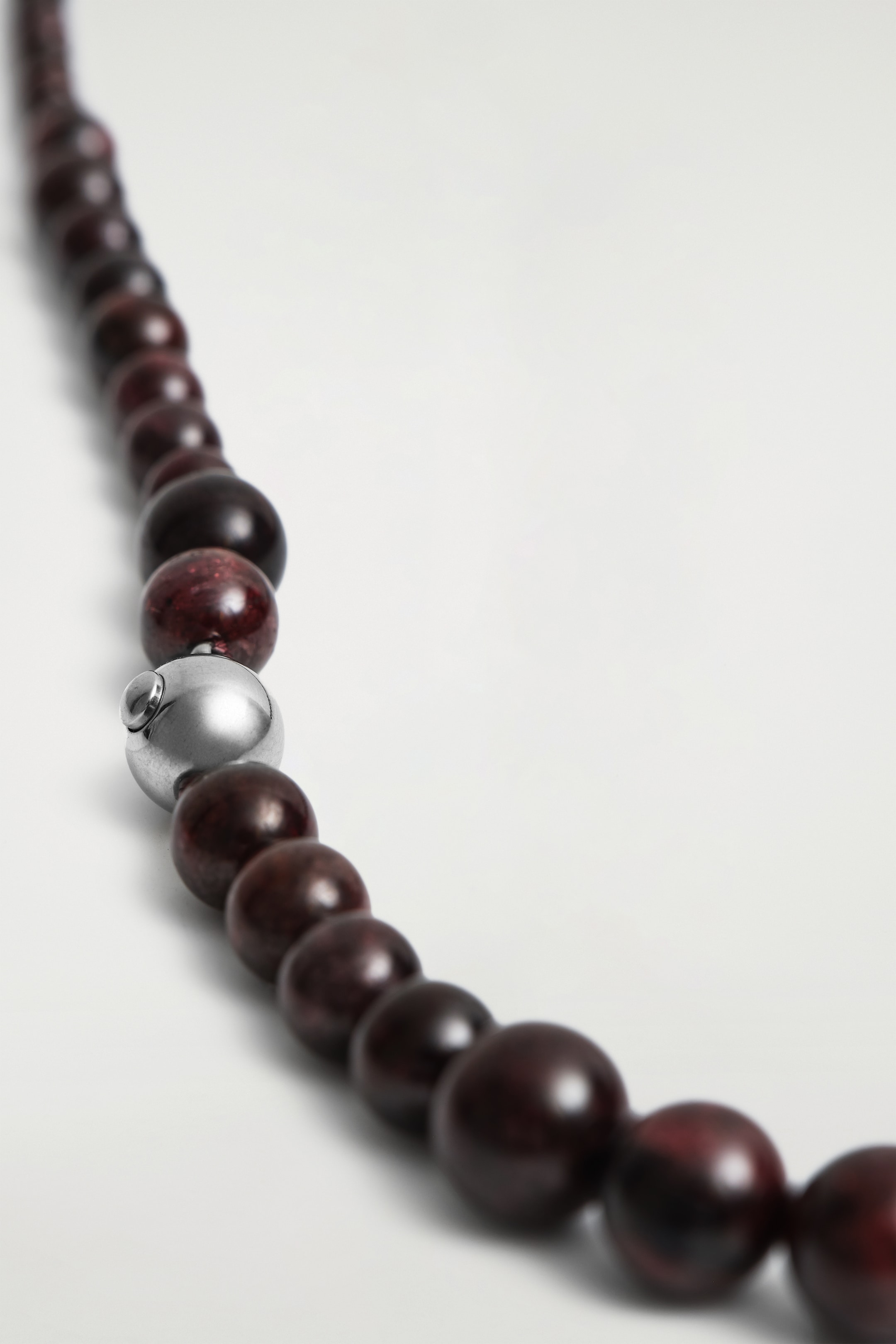 Agrandir l'image: COLLIER PERLÉ DE GRENAT - BRUN FONCÉ - FEMME | H&M CH 3