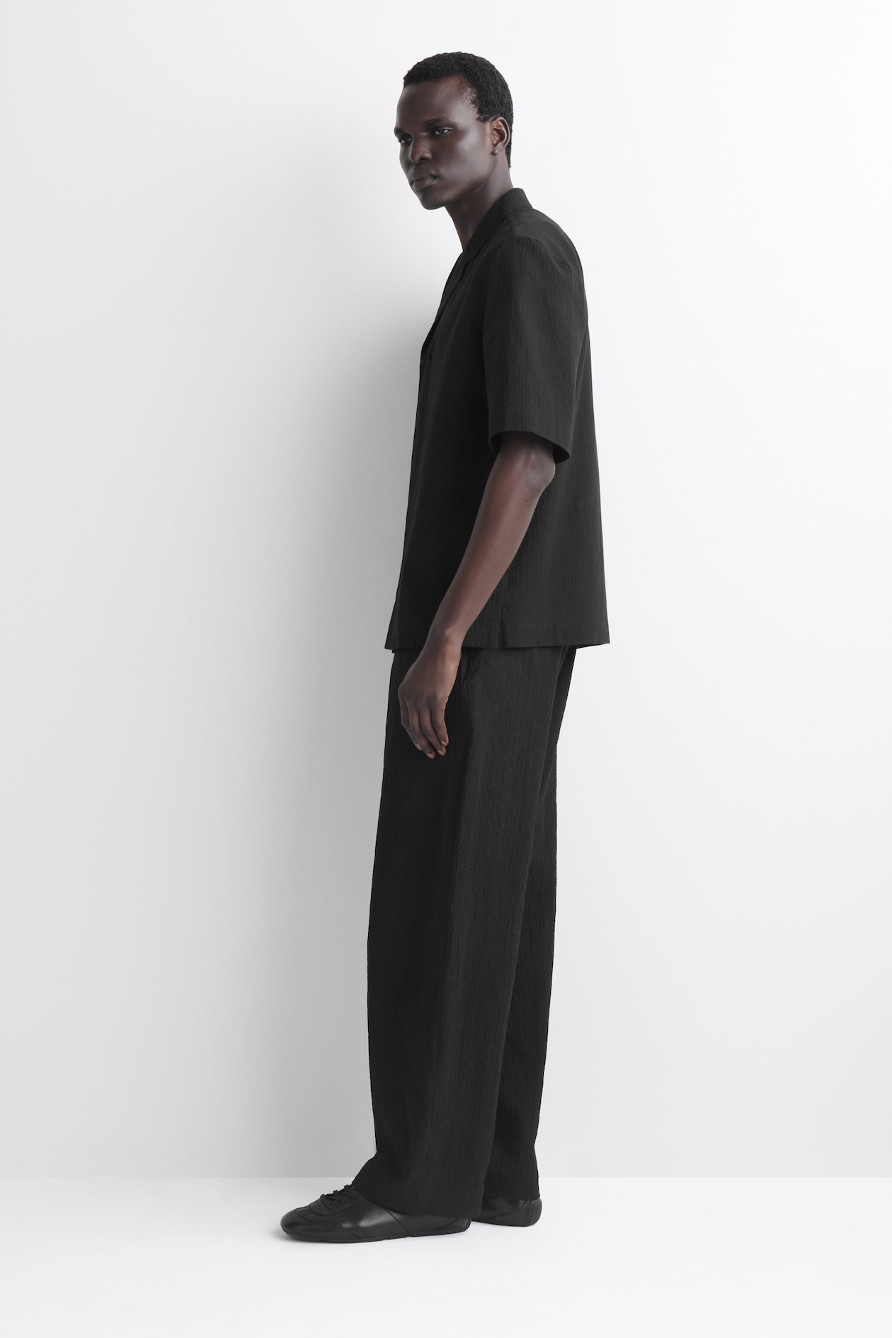 SEERSUCKER RESORT SHIRT — BLACK