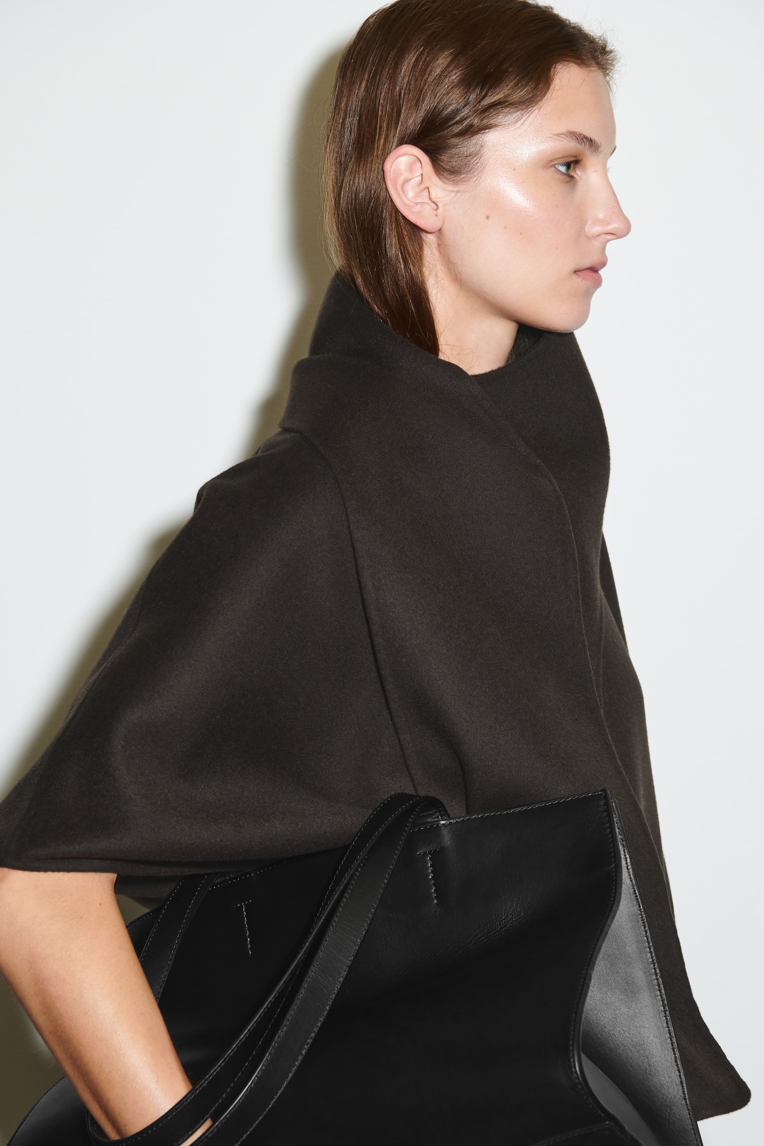 DOUBLE-FACED WOOL SCARF CAPE - DARK BROWN/BLACK - 3