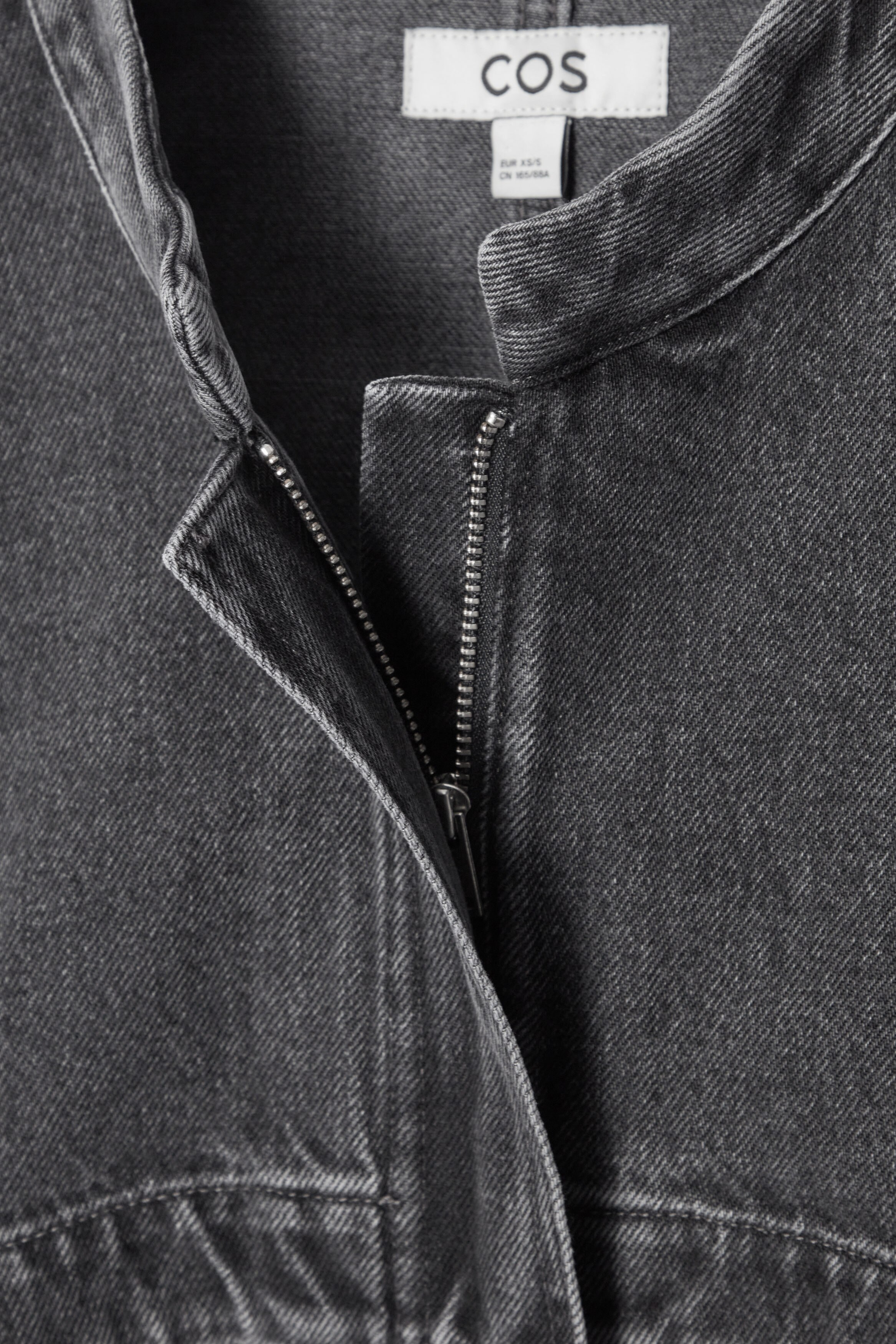 CROPPED HYBRID DENIM JACKET - WASHED BLACK | COS
