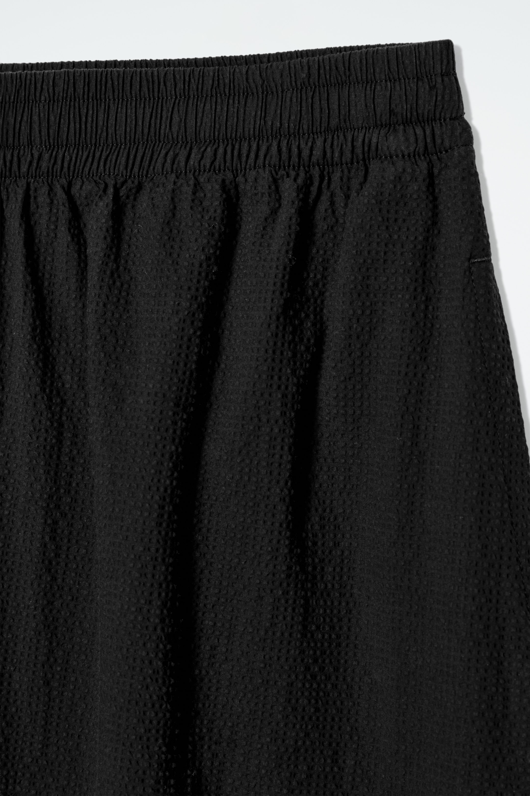 Zobrazit větší obrázek: KALHOTY CULOTTES ZE SEERSUCKERU - ČERNÁ - ŽENY | H&M CZ 6