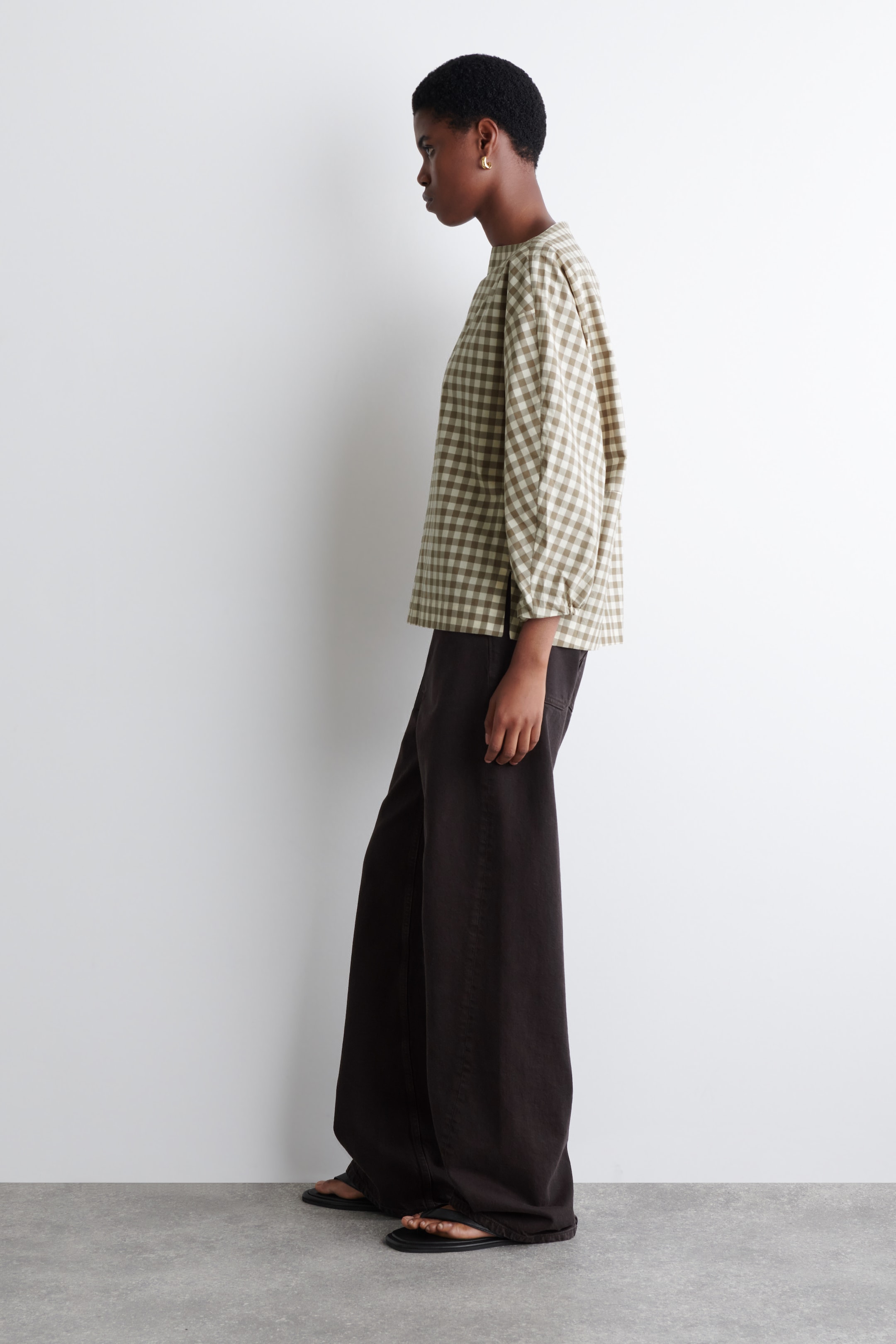 Grösseres Bild ansehen: BAUMWOLLBLUSE MIT U-BOOT-AUSSCHNITT - BEIGE/KAROMUSTER - DAMEN | H&M CH 4