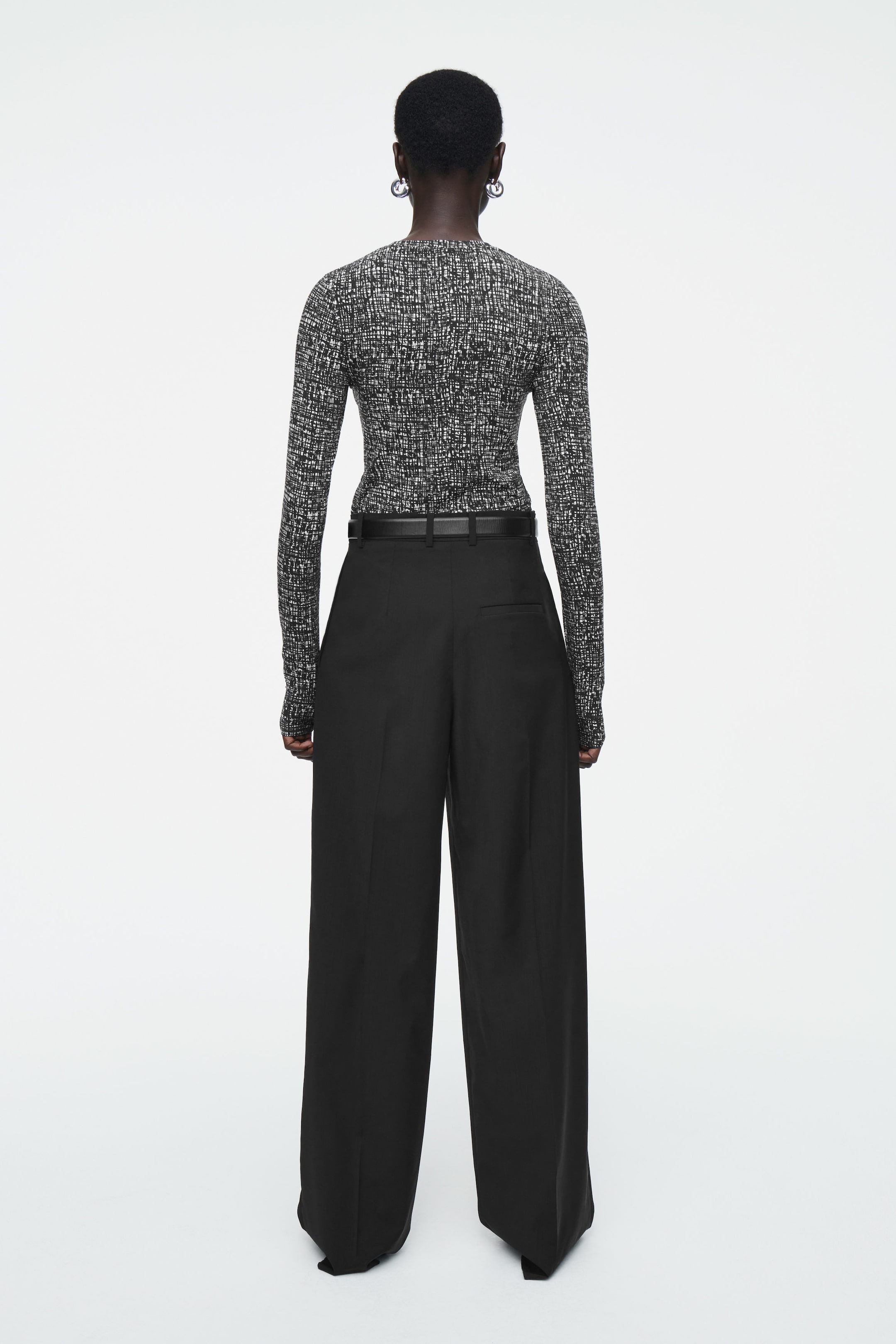 SLIM LONG-SLEEVE TOP