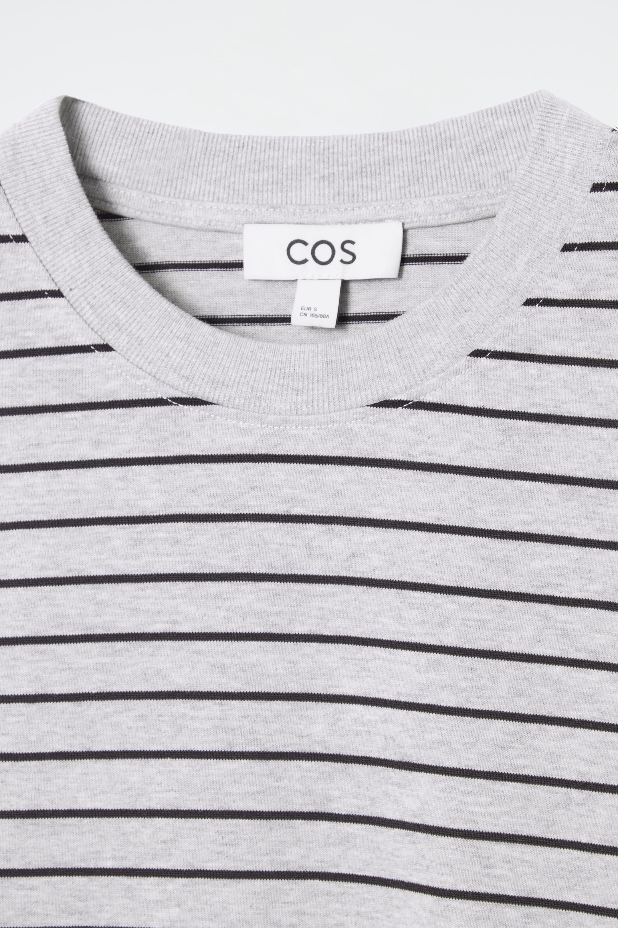 Ingrandisci l'immagine: CLEAN CUT REGULAR LONG-SLEEVED T-SHIRT - GREY / STRIPED - DONNA | H&M CH 2