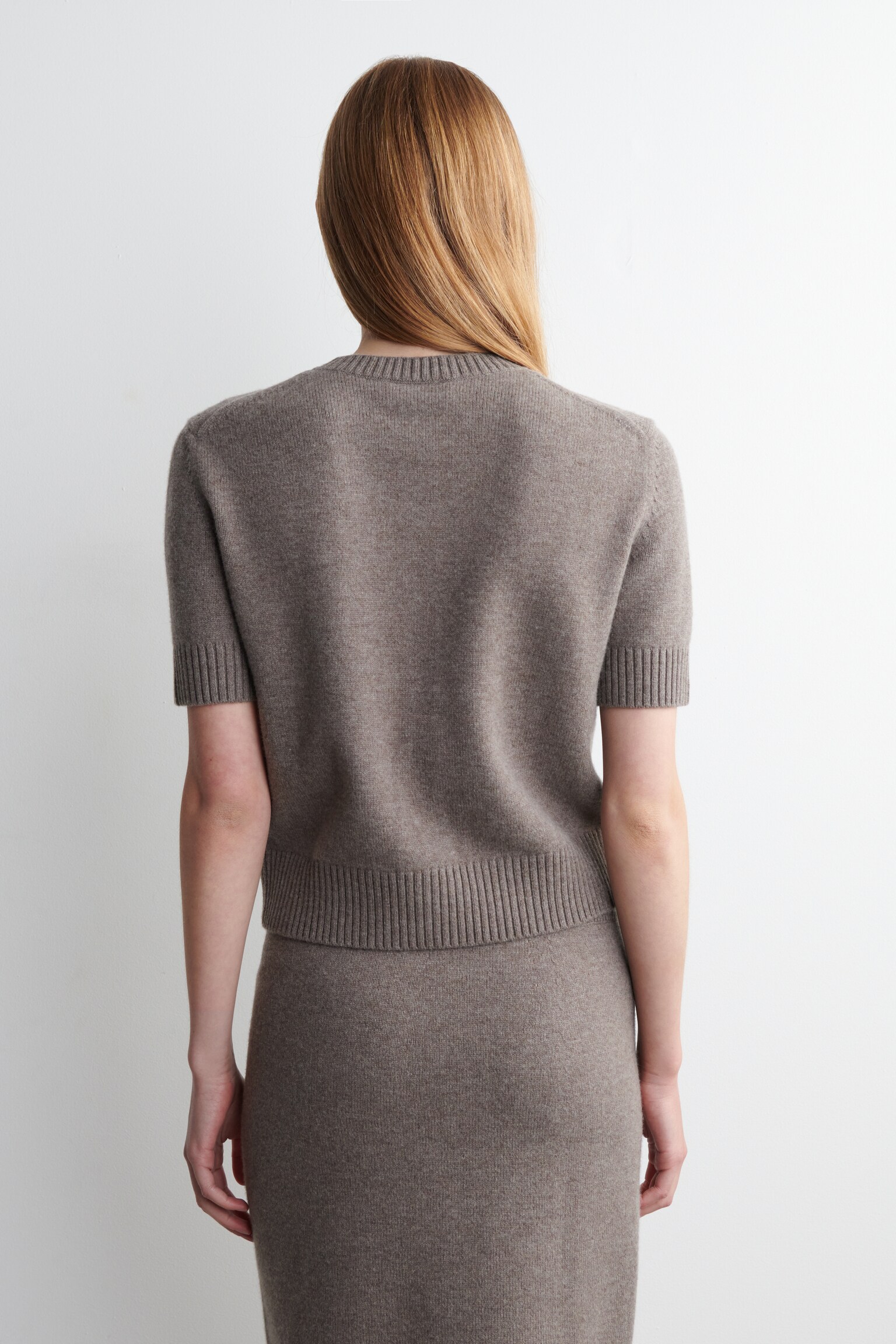 KURZÄRMLIGE STRICKJACKE AUS MERINOWOLLE - BRAUN/ROSA - 5