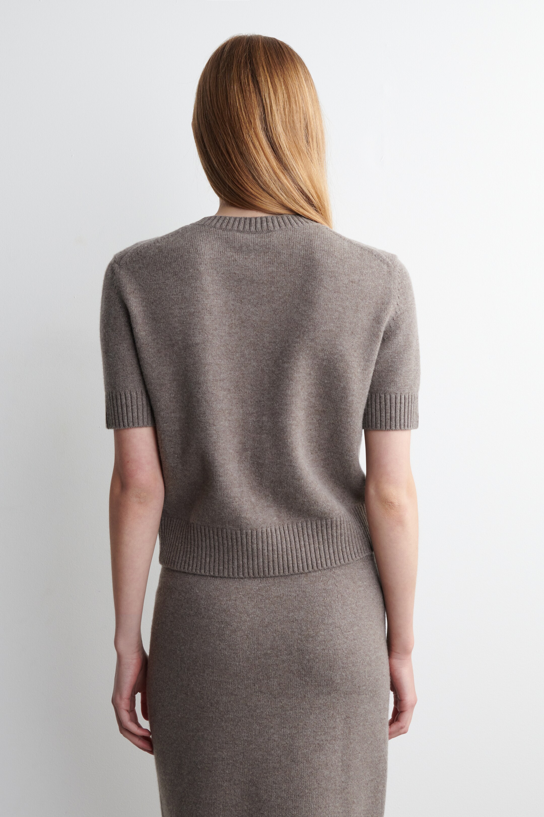 Se større billede: Kortærmet cardigan i merinould - GRÅBRUN - DAME | H&M DK 5