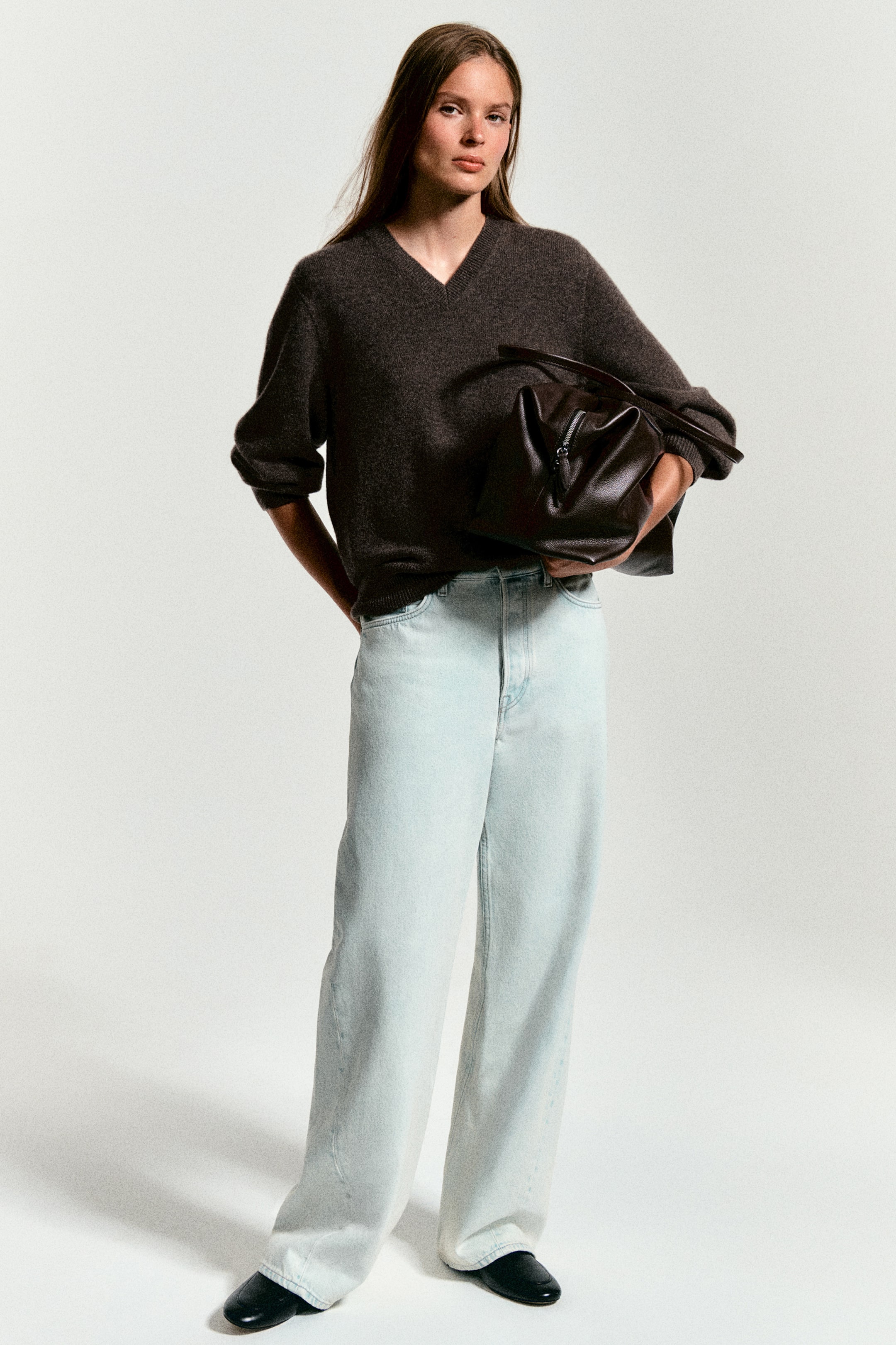 View larger image: SCULPTED CASHMERE V-NECK JUMPER - BROWN MÉLANGE - Ladies | H&M GB 1