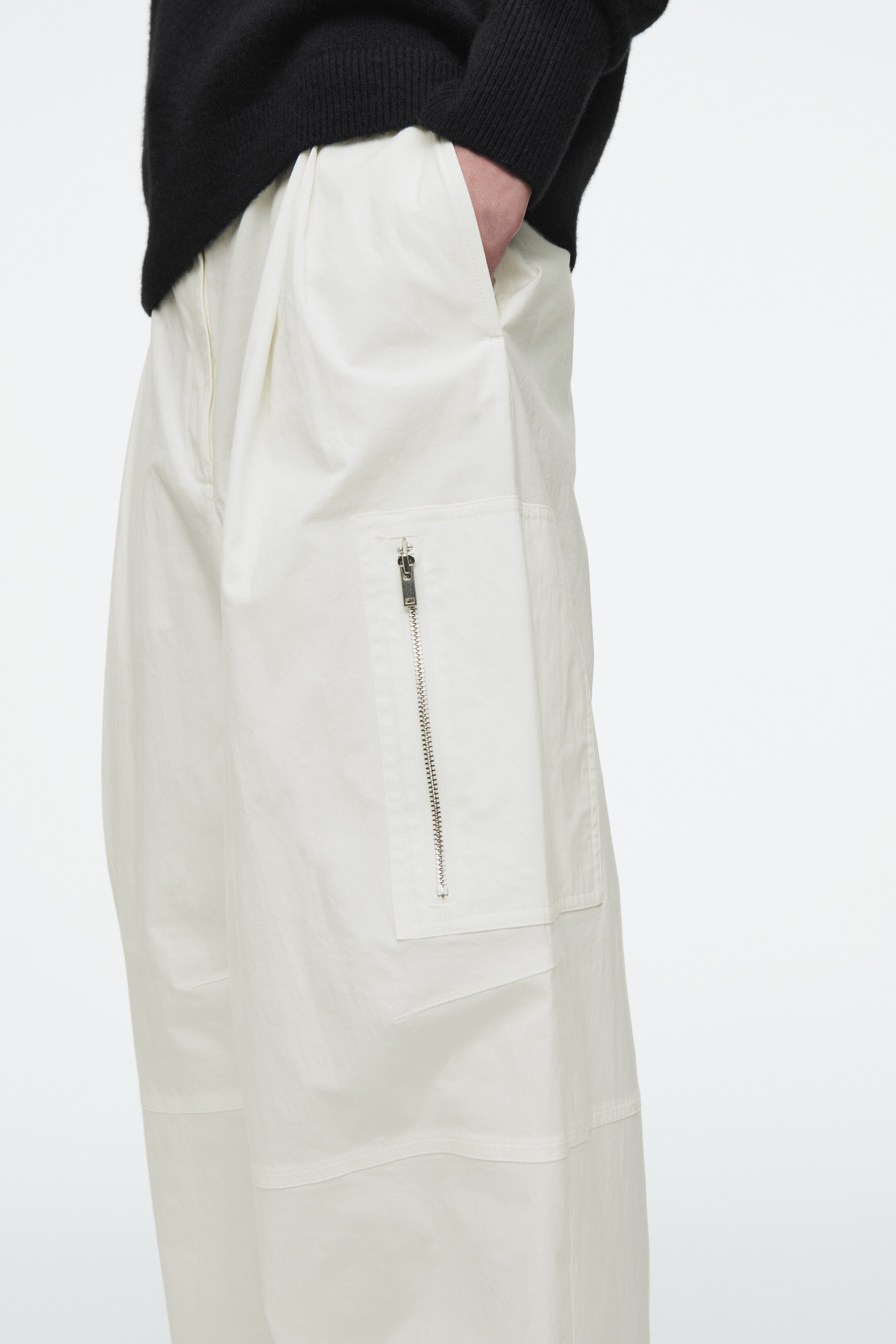 Visualizza immagine più grande: PANTALONI CARGO IN STILE UTILITY CON TAGLIO BARREL - BIANCO SPORCO - DONNA | H&M IT 3