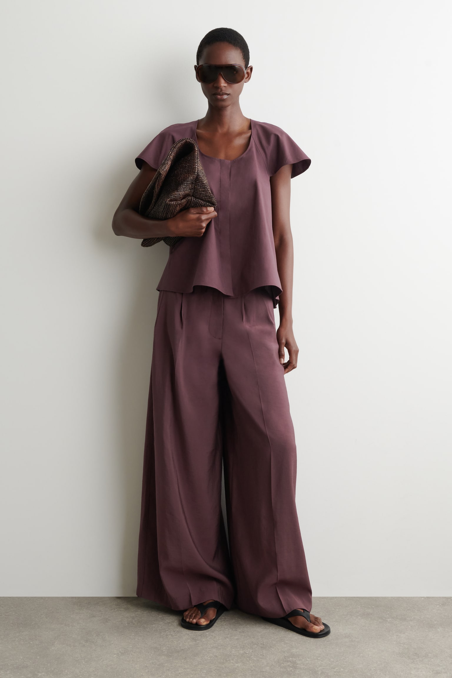 PLEATED MODAL WIDE-LEG TROUSERS - אדום כהה/שמנת - 1