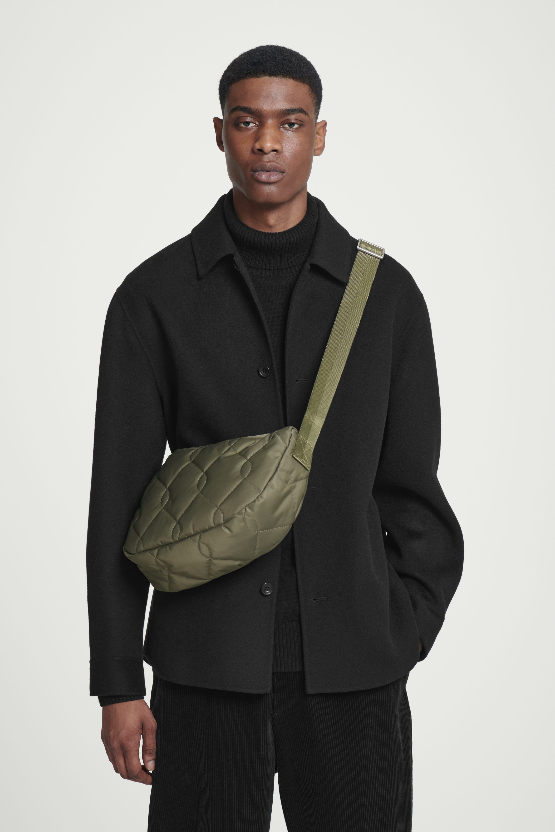 【韓国 COYSEIO】QUILTED CROSS BAG MUSINSA | COYSEIO QUILTED CROSS BAG CHARCOAL