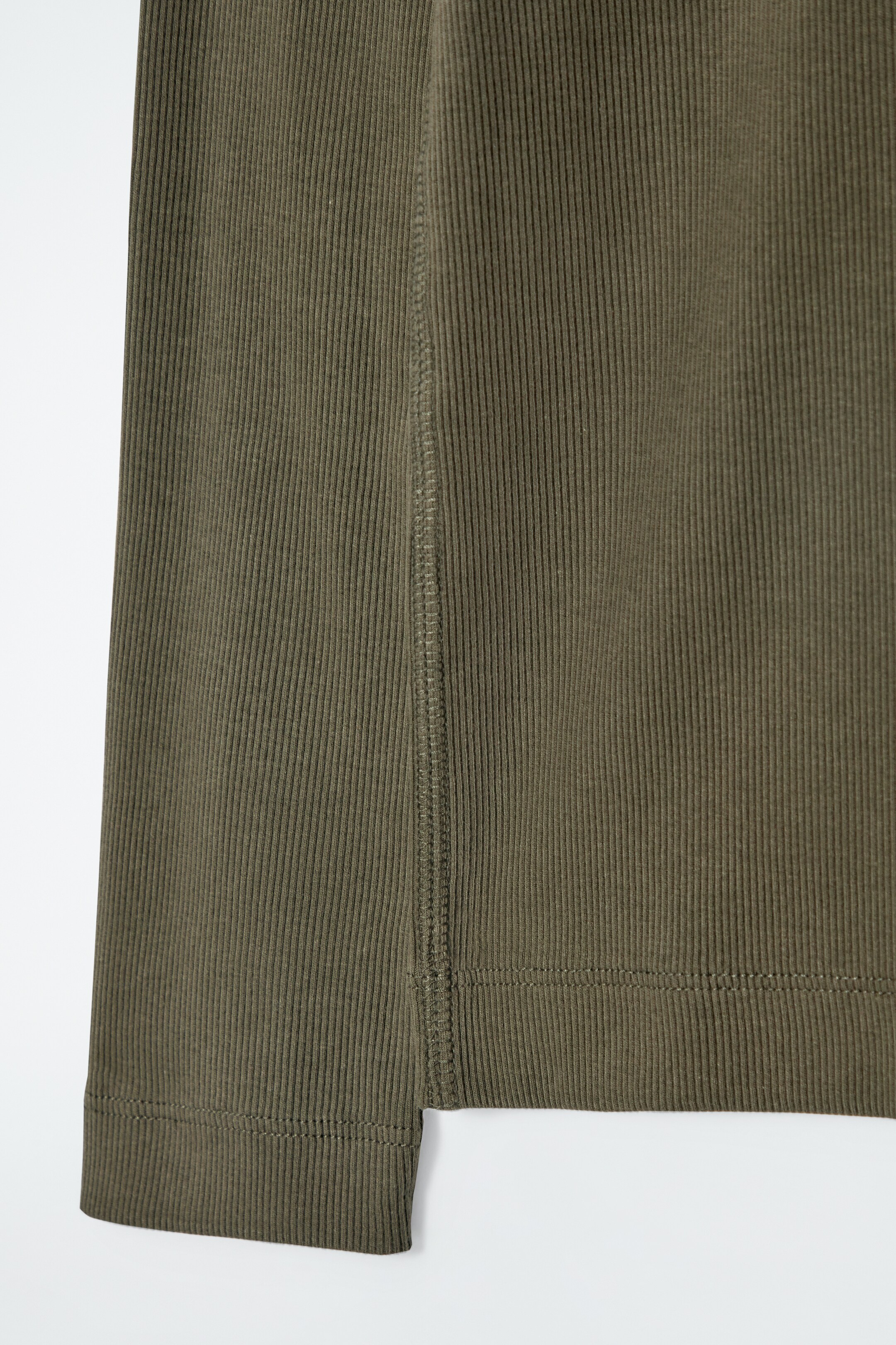 Ver imagen más grande: TOP DE MANGA LARGA DE PUNTO DE CANALÉ - CAQUI - MUJER | H&M ES 3