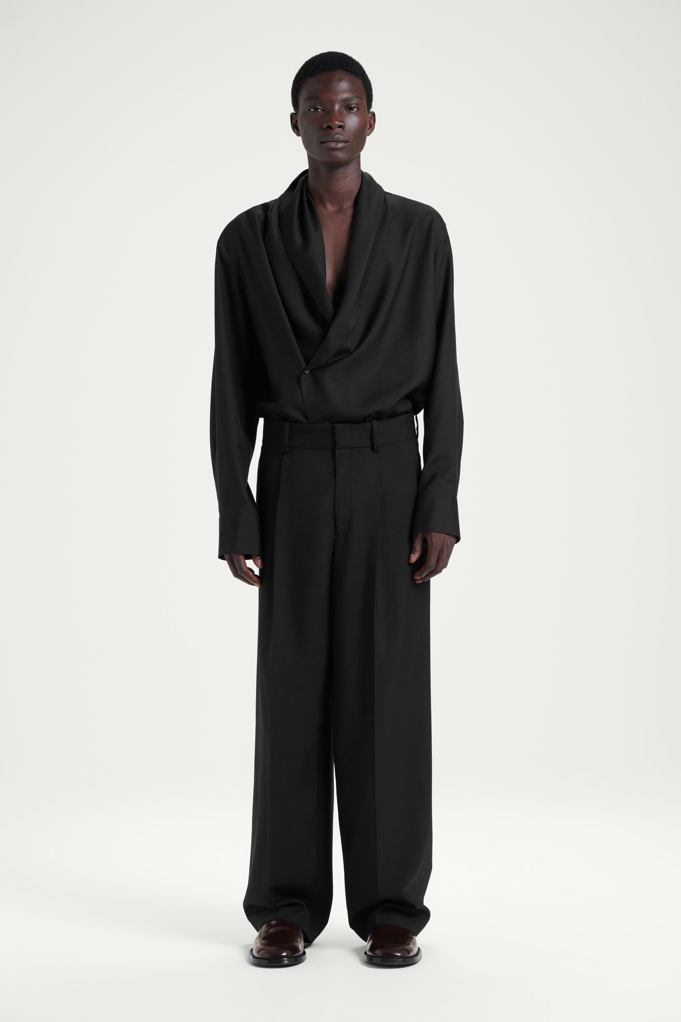 THE WIDE-LEG WOOL TROUSERS - CARBON | COS