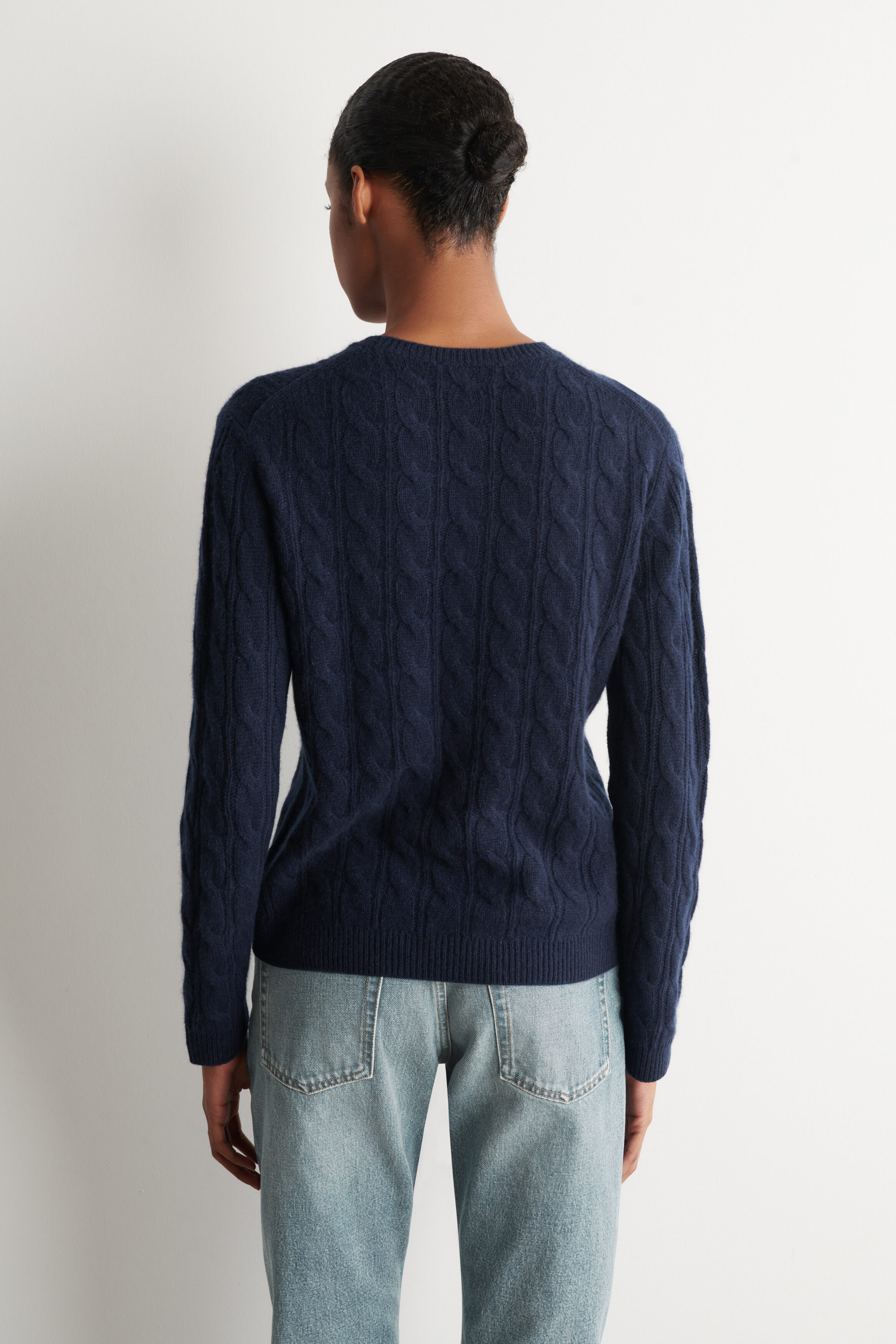 CABLE-KNIT CASHMERE SWEATER - thumbnail 10